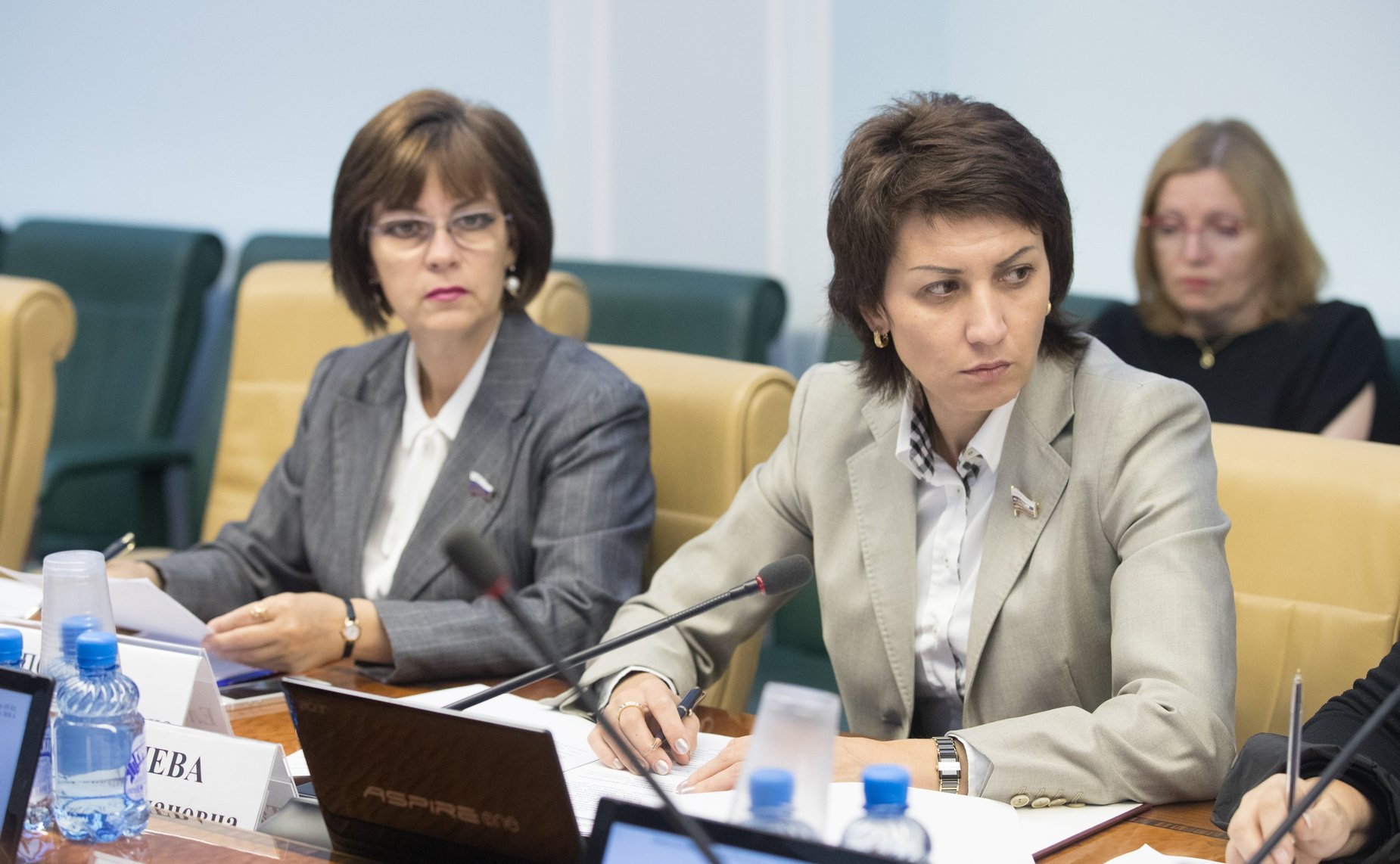 Е. Попова и Т. Лебедева