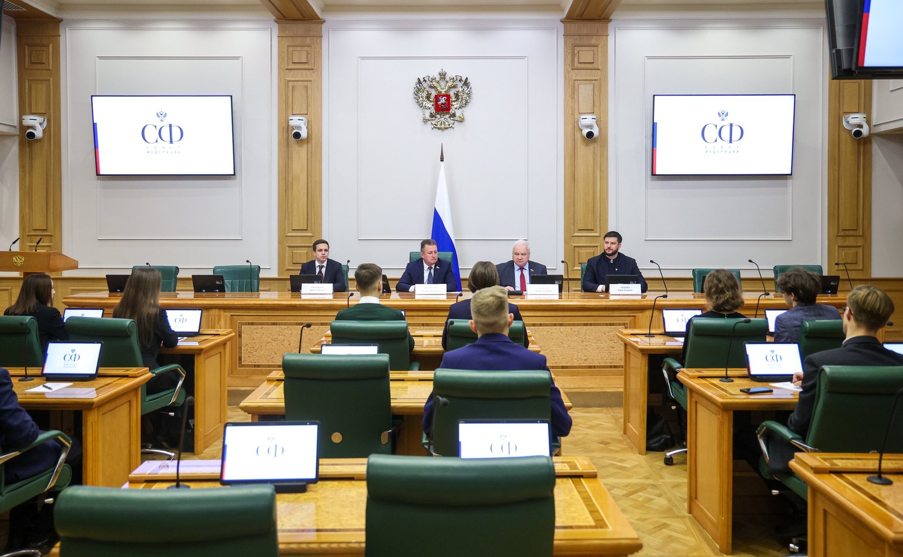 Евгений Богомазов провел встречу с руководителями Представительств Вологодской области в Москве и Санкт-Петербурге и студентами-вологжанами, обучающимися в ВУЗах Москвы и Санкт-Петербурга