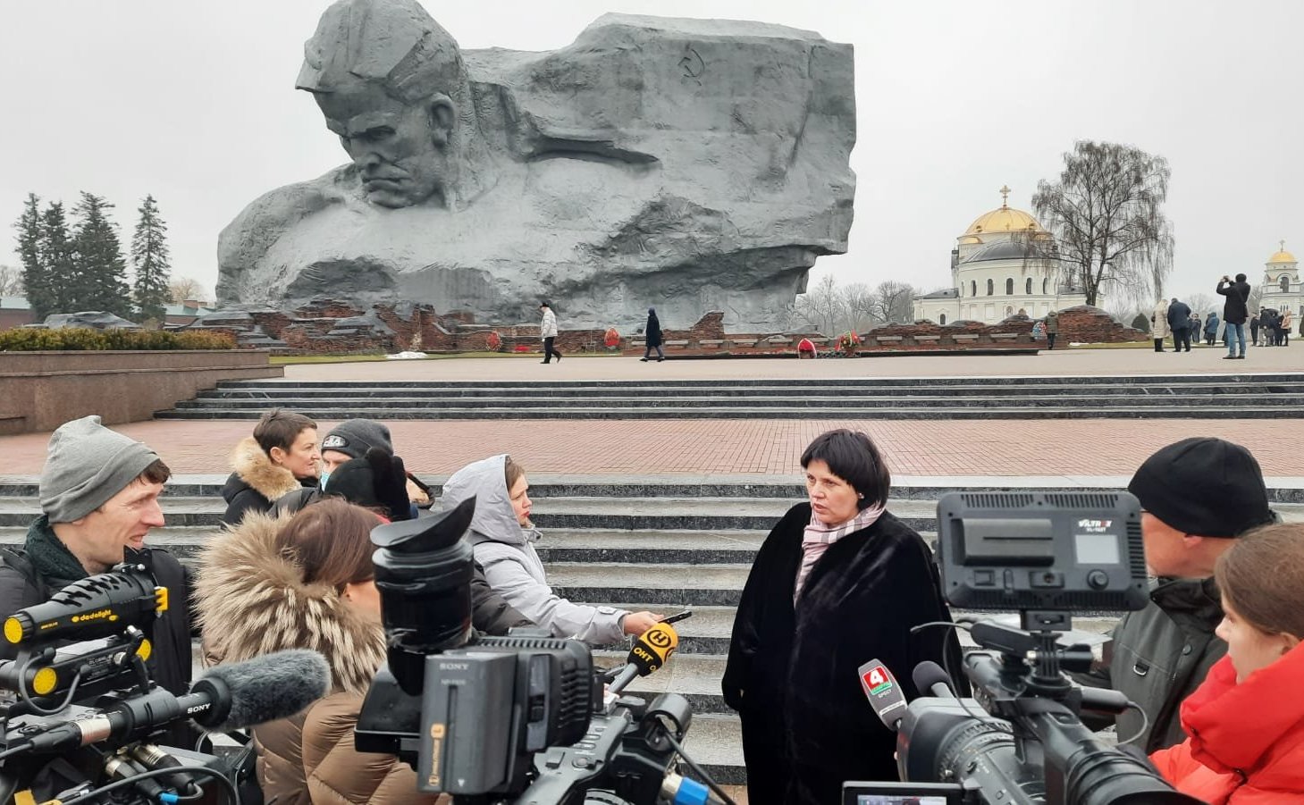 Участники заседания палаты посетили Брестскую крепость и возложили цветы к Вечному огню