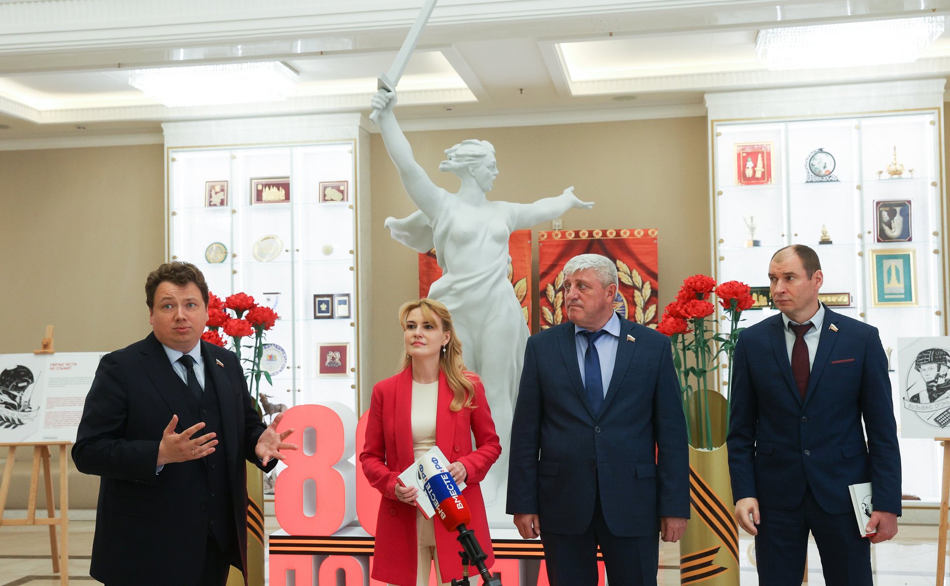 Торжественная церемония открытия выставки работ художника, основателя проекта «Словографика» Петра Скляра «Словографика ZOV. Герои и участники Специальной военной операции»