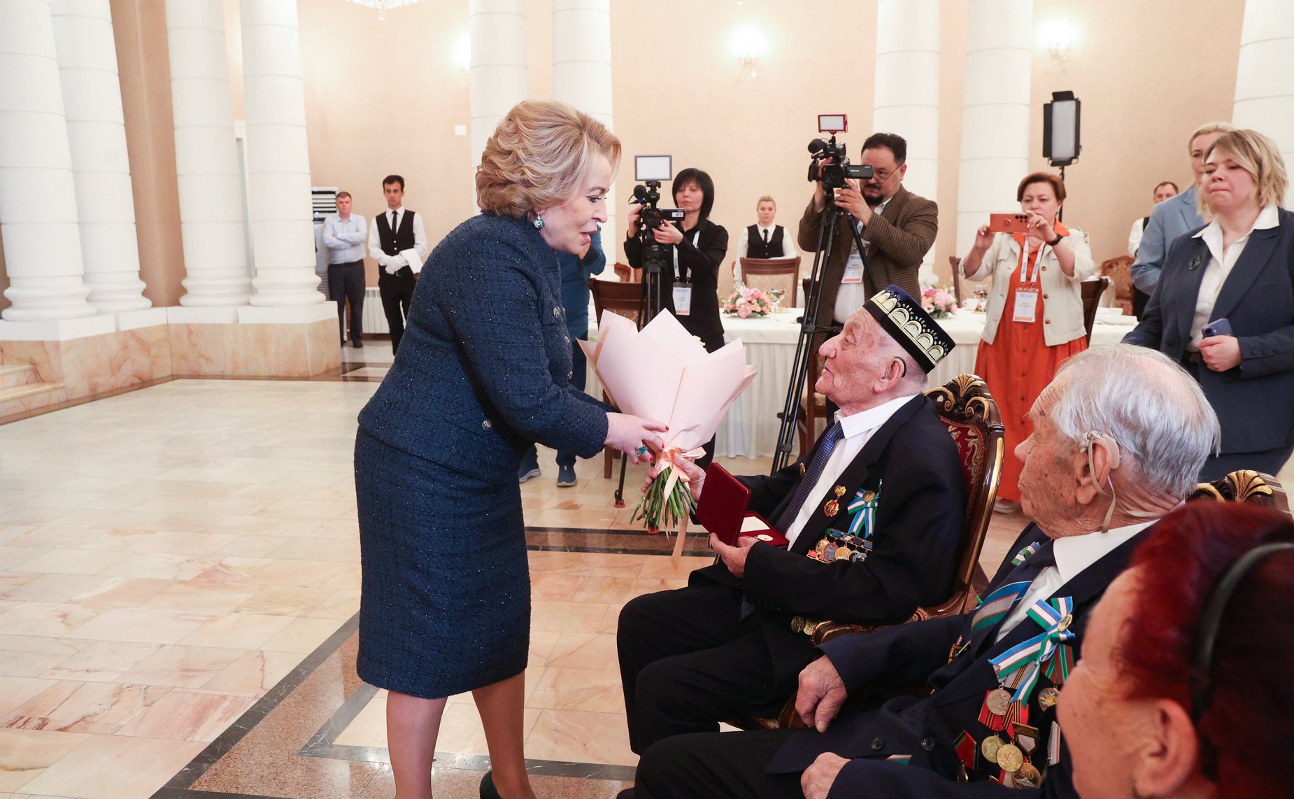 В преддверии Дня Победы Валентина Матвиенко встретилась в Ташкенте с ветеранами Великой Отечественной войны и блокадниками