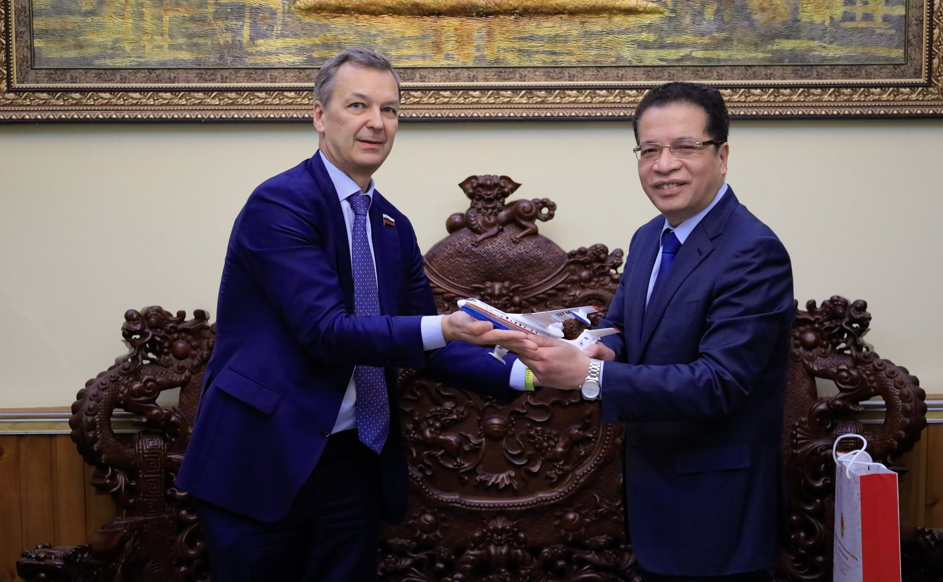 Андрей Яцкин и Константин Косачев провели рабочую встречу с Чрезвычайным и Полномочным Послом СРВ в Российской Федерации Данг Минь Кхоем