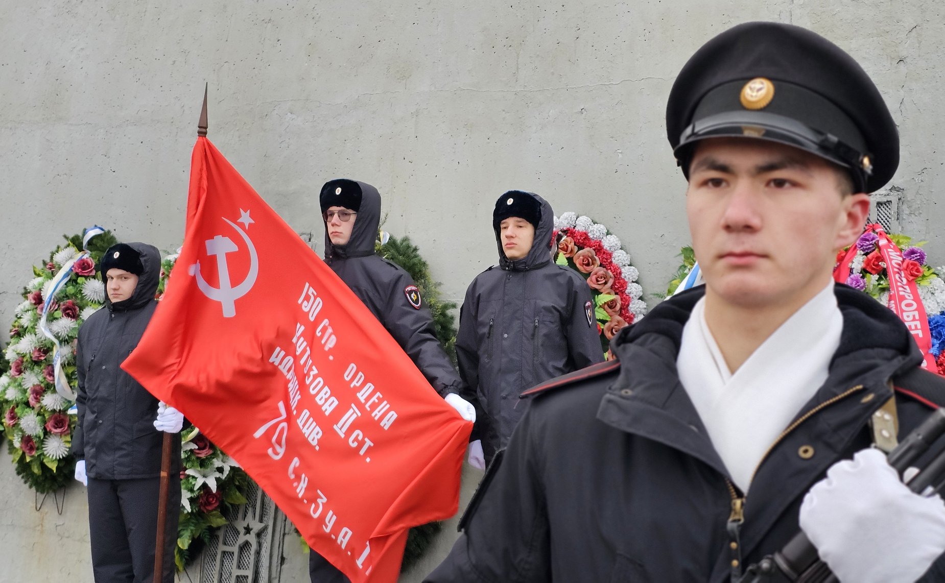 Лариса Круглова приняла участие в торжественном мероприятии у мемориала Защитникам Советского Заполярья, посвящённом 81-й годовщине разгрома немецко-фашистских войск в нашем регионе