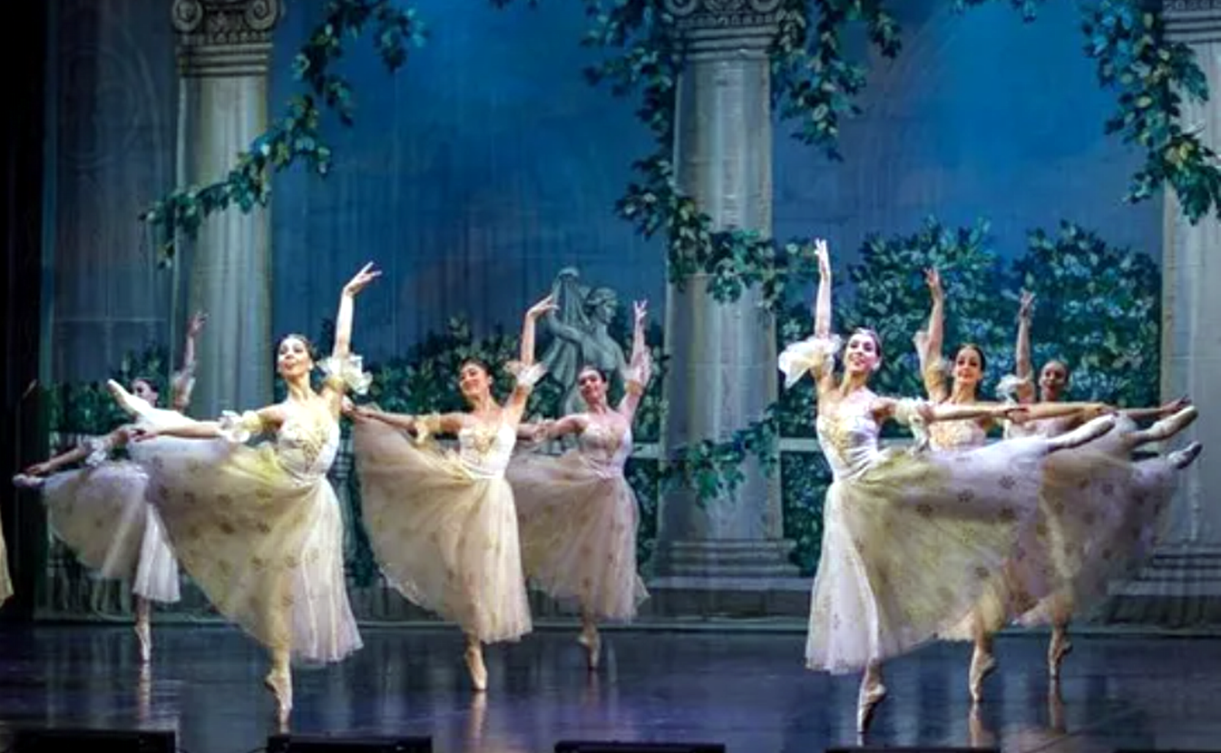 Сергей Мартынов посетил спектакль Марийского театра оперы и балета имени Э. Сапаева, прошедший в Москве в рамках XXI фестиваля «Летние балетные сезоны»