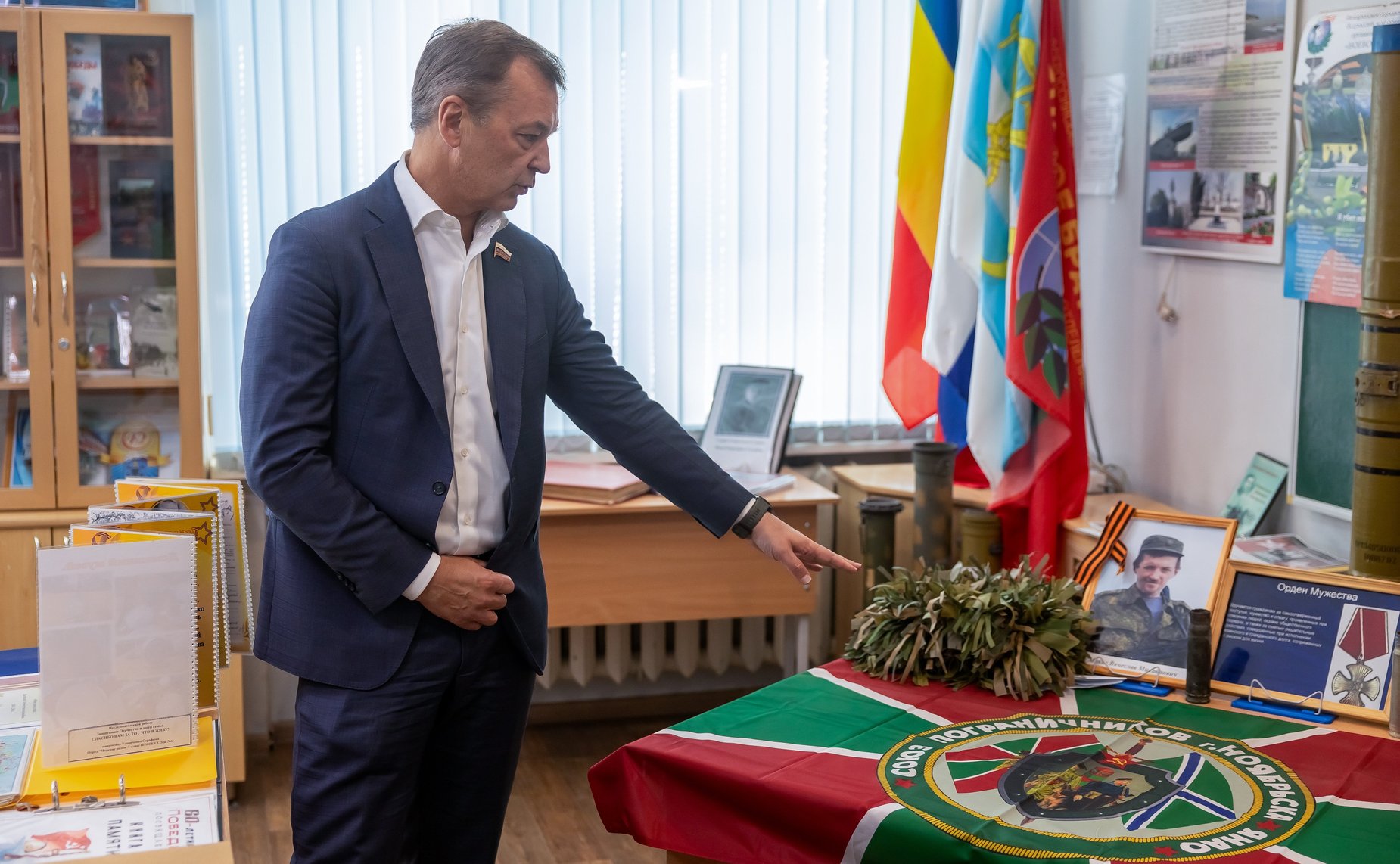 Андрей Яцкин посетил среднюю образовательную школу №6, на базе которой в этом году было сформировано 28 кадетских классов