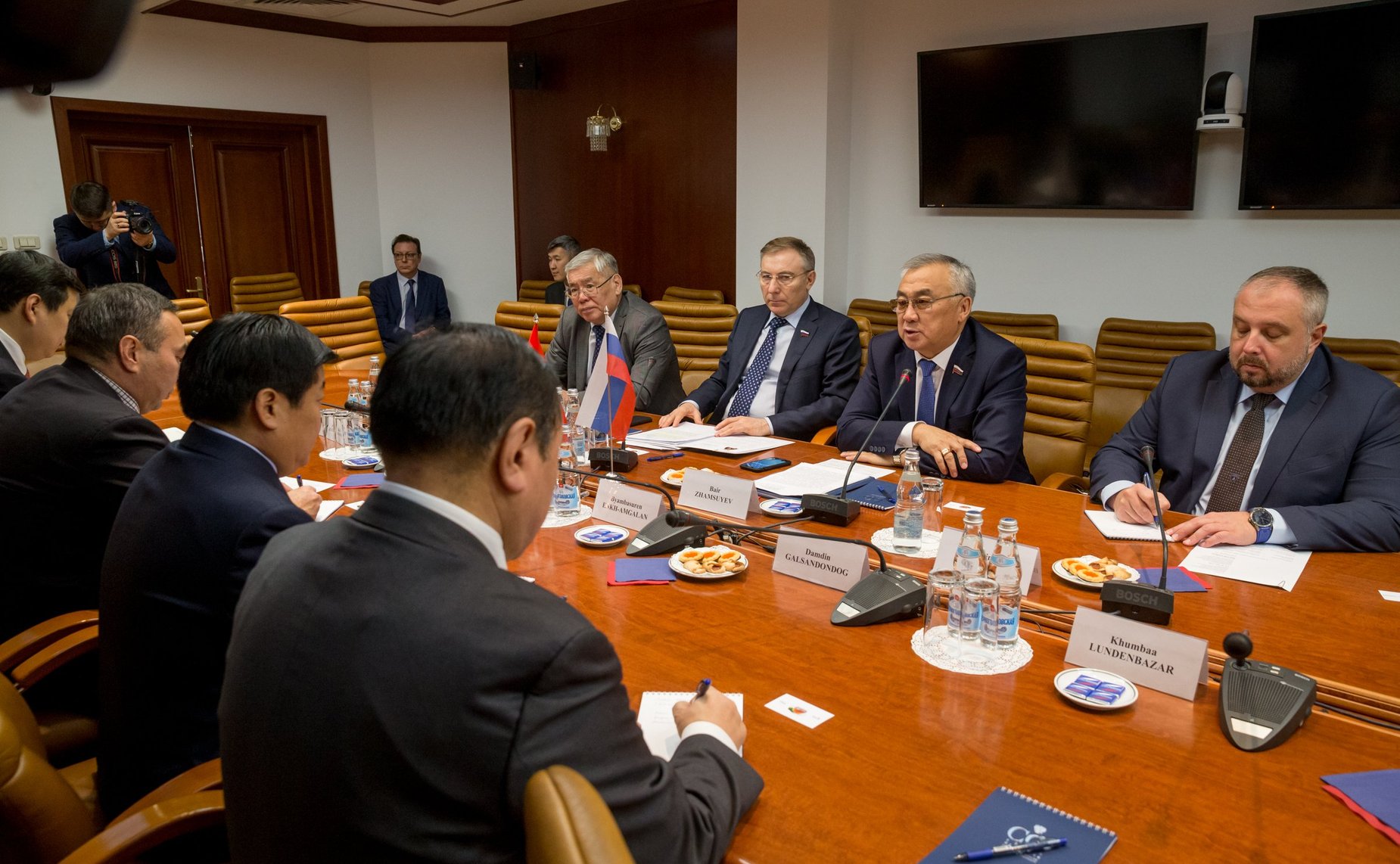 Встреча Б. Жамсуева и А. Варфоломеева с членом Великого Государственного Хурала Монголии Бямбасурэнгийном Энх-Амгаланом