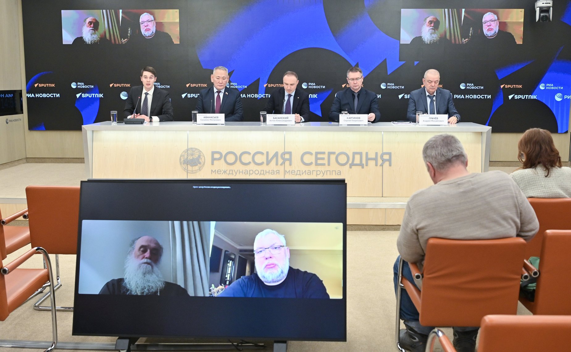 В пресс-центре медиагруппы «Россия сегодня» Сахамин Афанасьев принял участие в пресс-конференции, посвященной вопросам развития Арктики