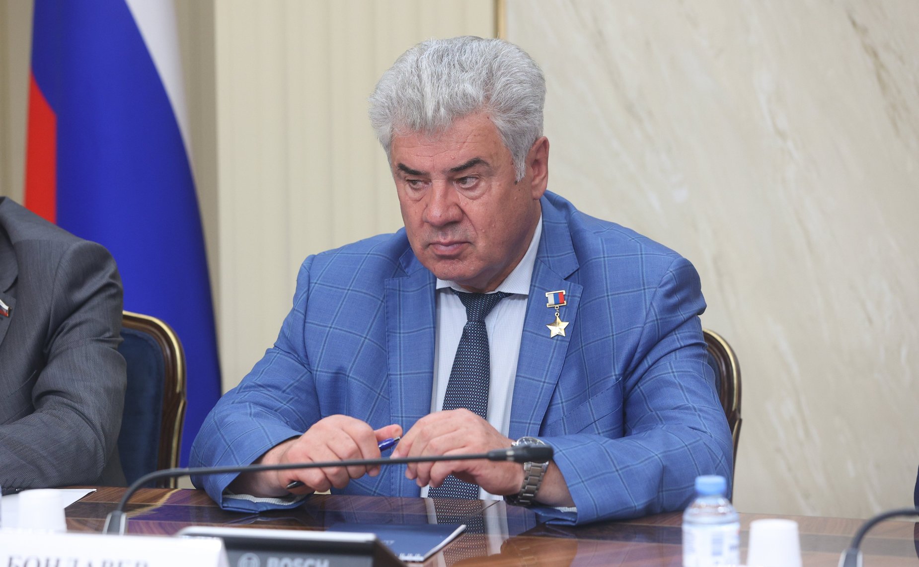 Виктор Бондарев