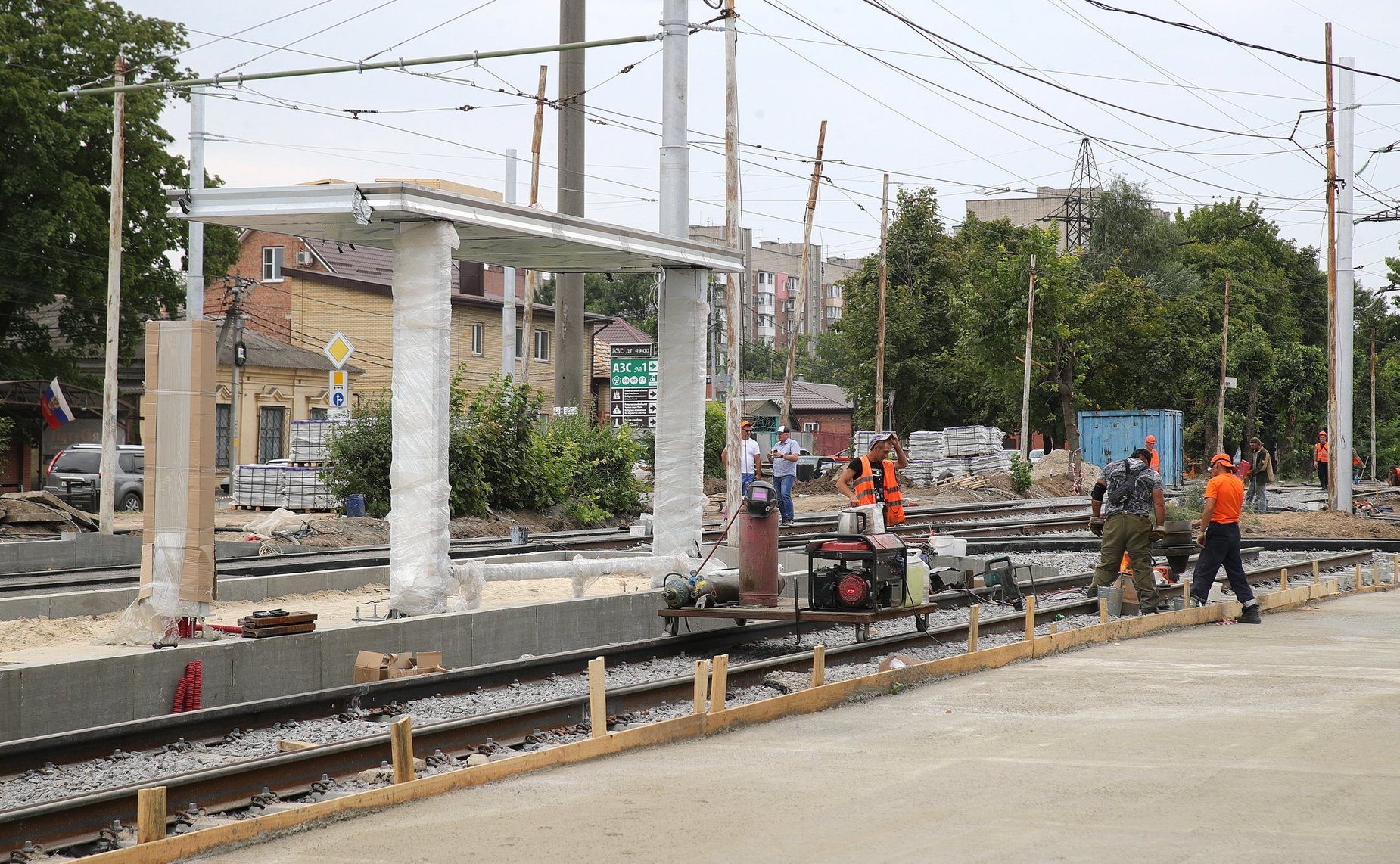 Андрей Яцкин в рамках рабочей поездки в регион осмотрел ход строительства депо и трамвайных путей в Таганроге