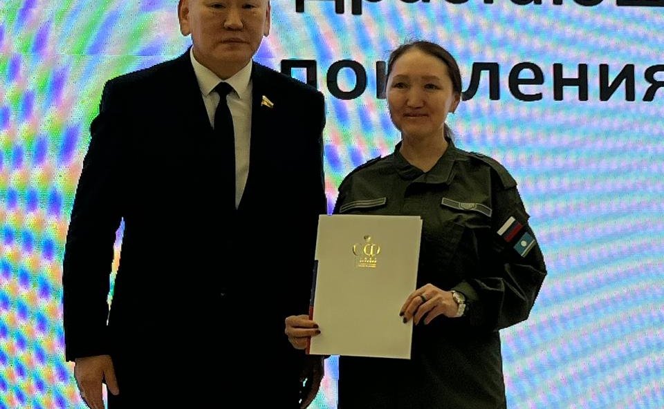 Сахамин Афанасьев в рамках региональной недели посетил итоговое заседание якутского филиала Военно-патриотического центра «Воин»