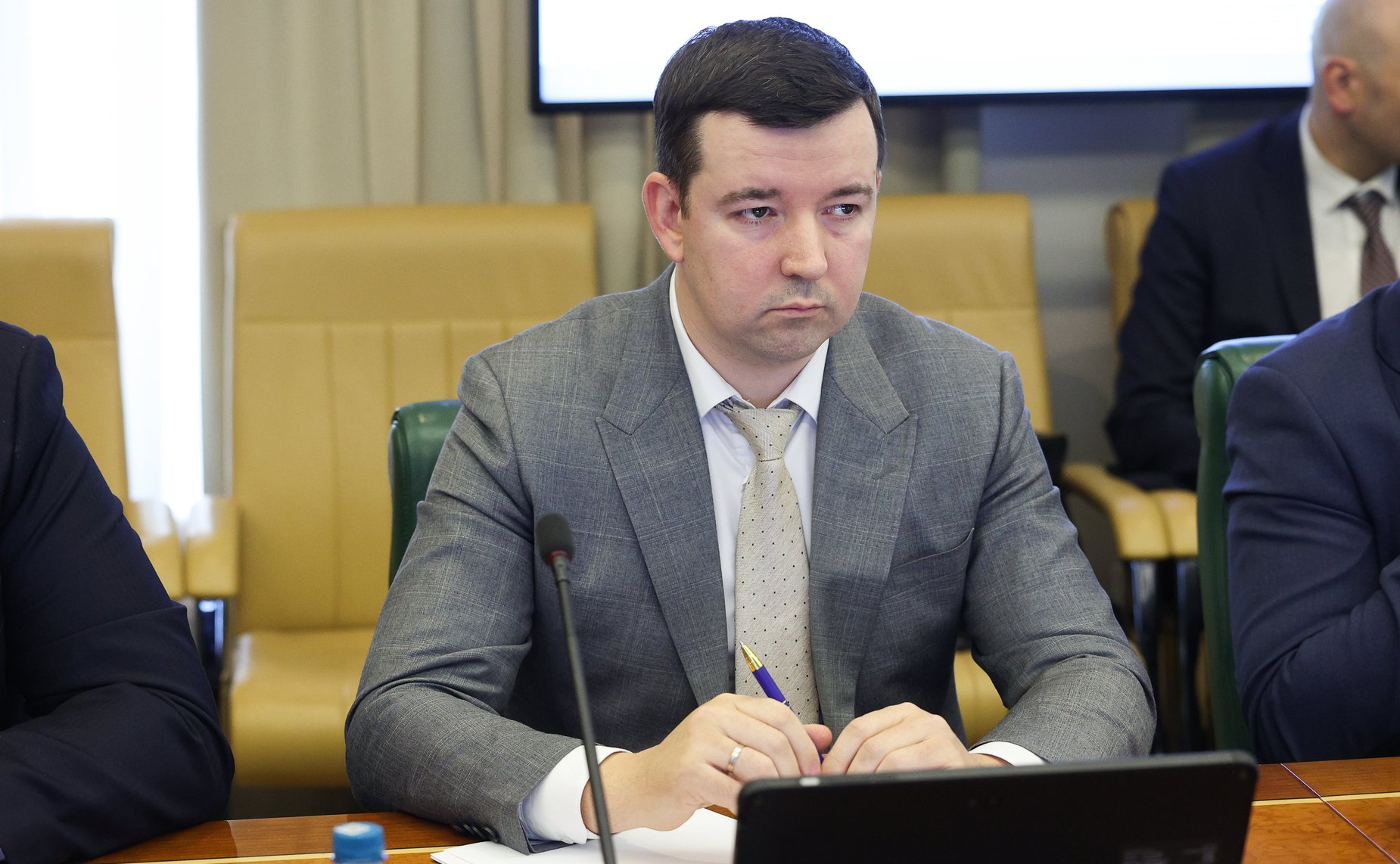 Совещание Комитета СФ по экономической политике «О совершенствовании порядка взаимодействия участников перевозок железнодорожным транспортом и повышении эффективности государственного регулирования в области железнодорожного транспорта»