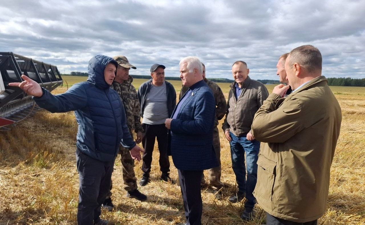 Сергей Мартынов побывал в Сернурском районе республики – на полях козьей фермы «Лукоз», побеседовал с земледельцами