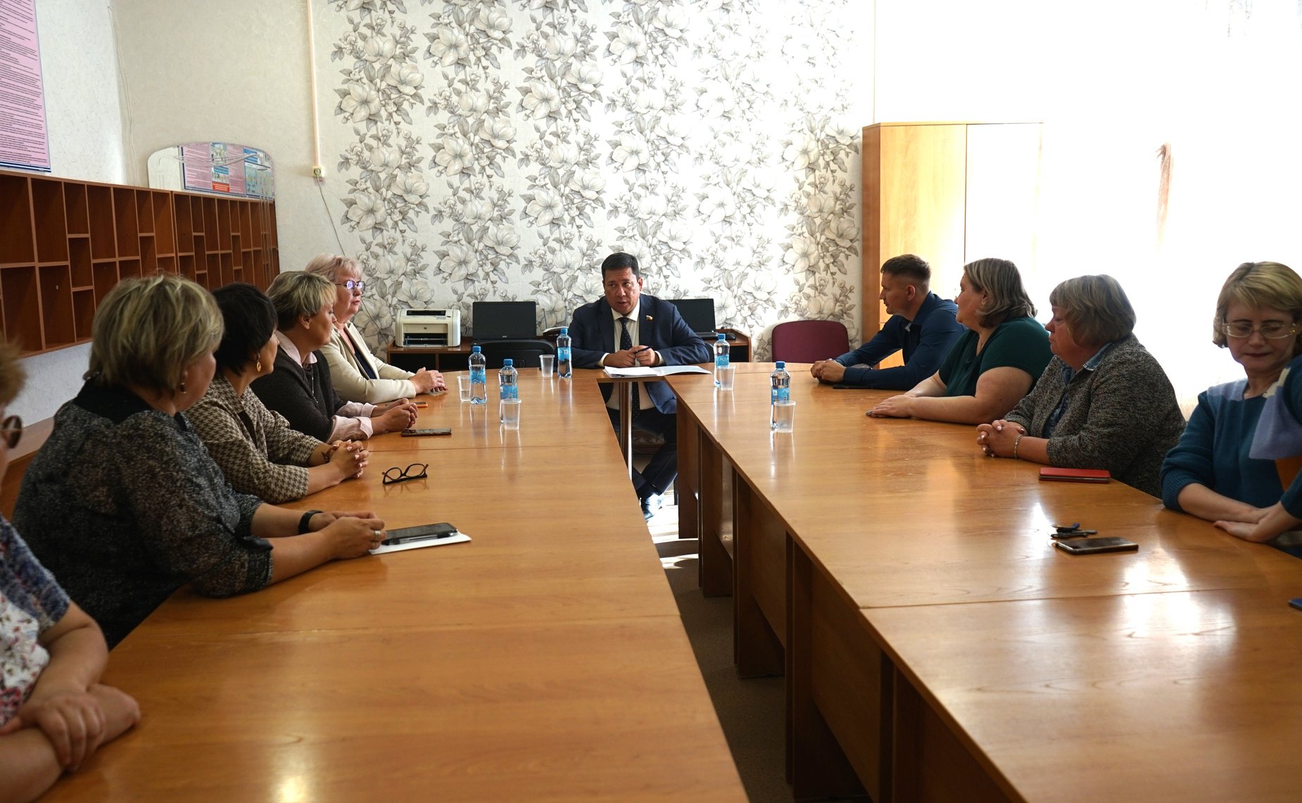 Владимир Полетаев провел встречу с педагогами школы № 1