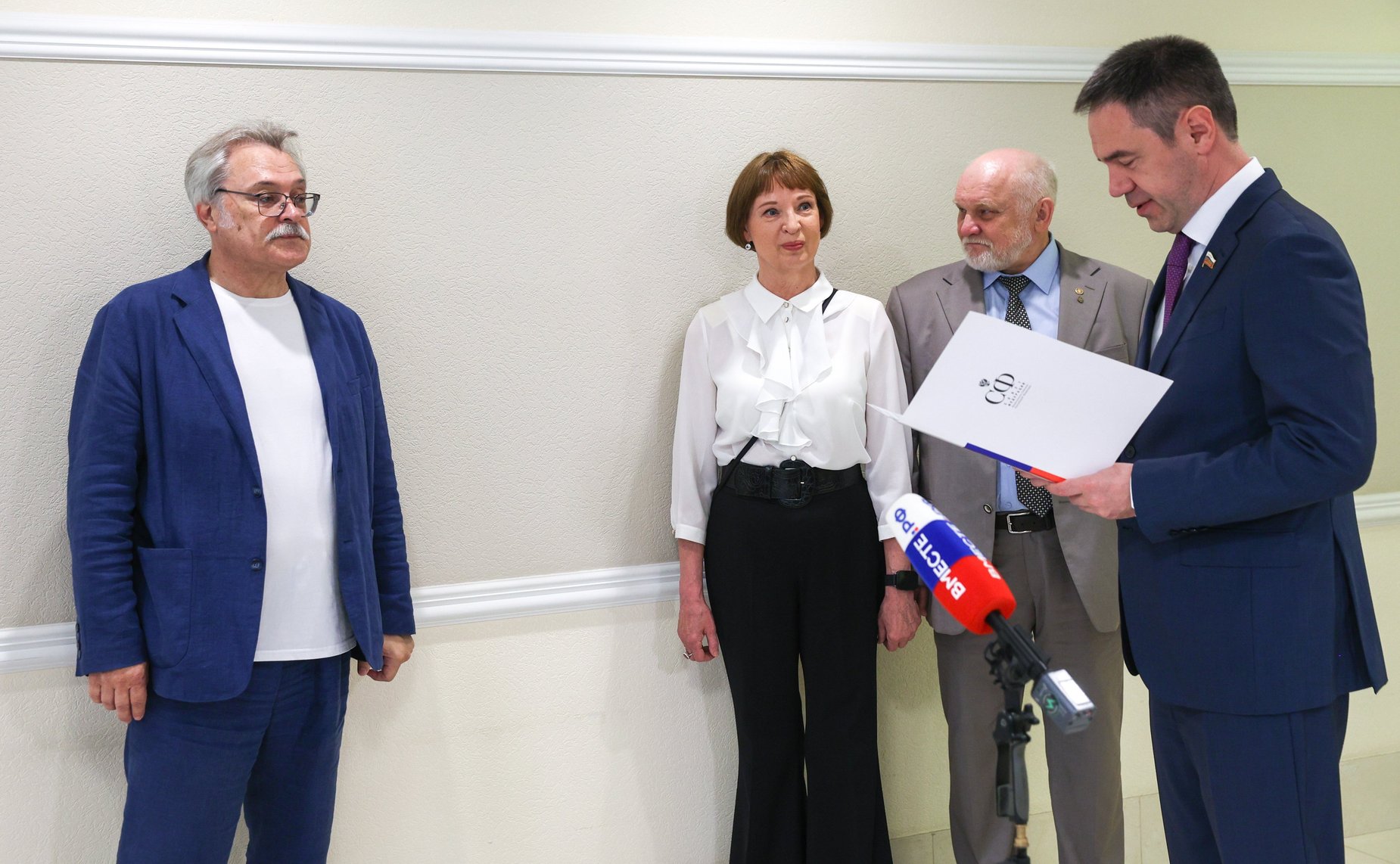 Торжественное открытие персональной выставки художников Николая и Елены Комаровых на тему «Продолжая традиции»