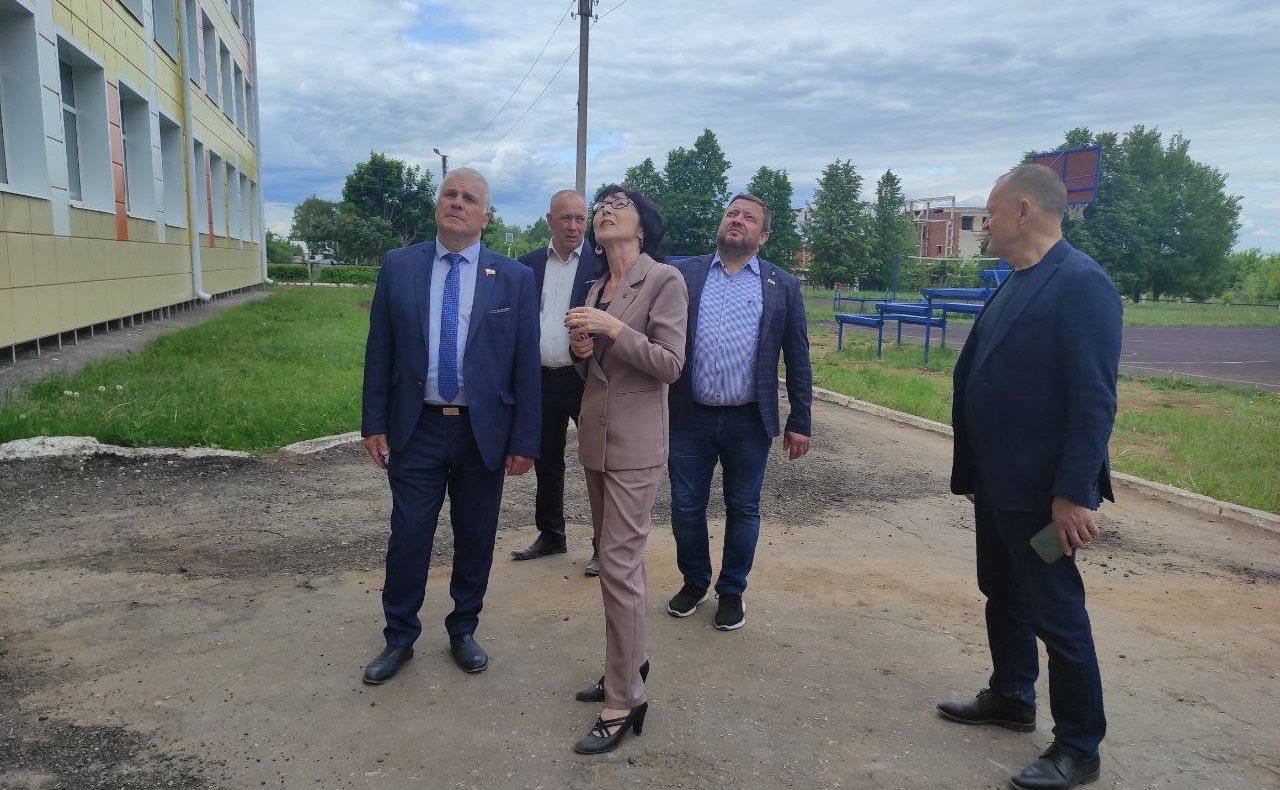 Сергей Мартынов в ходе поездки в регион посетил ряд школ и проверил их готовность к новому учебному году