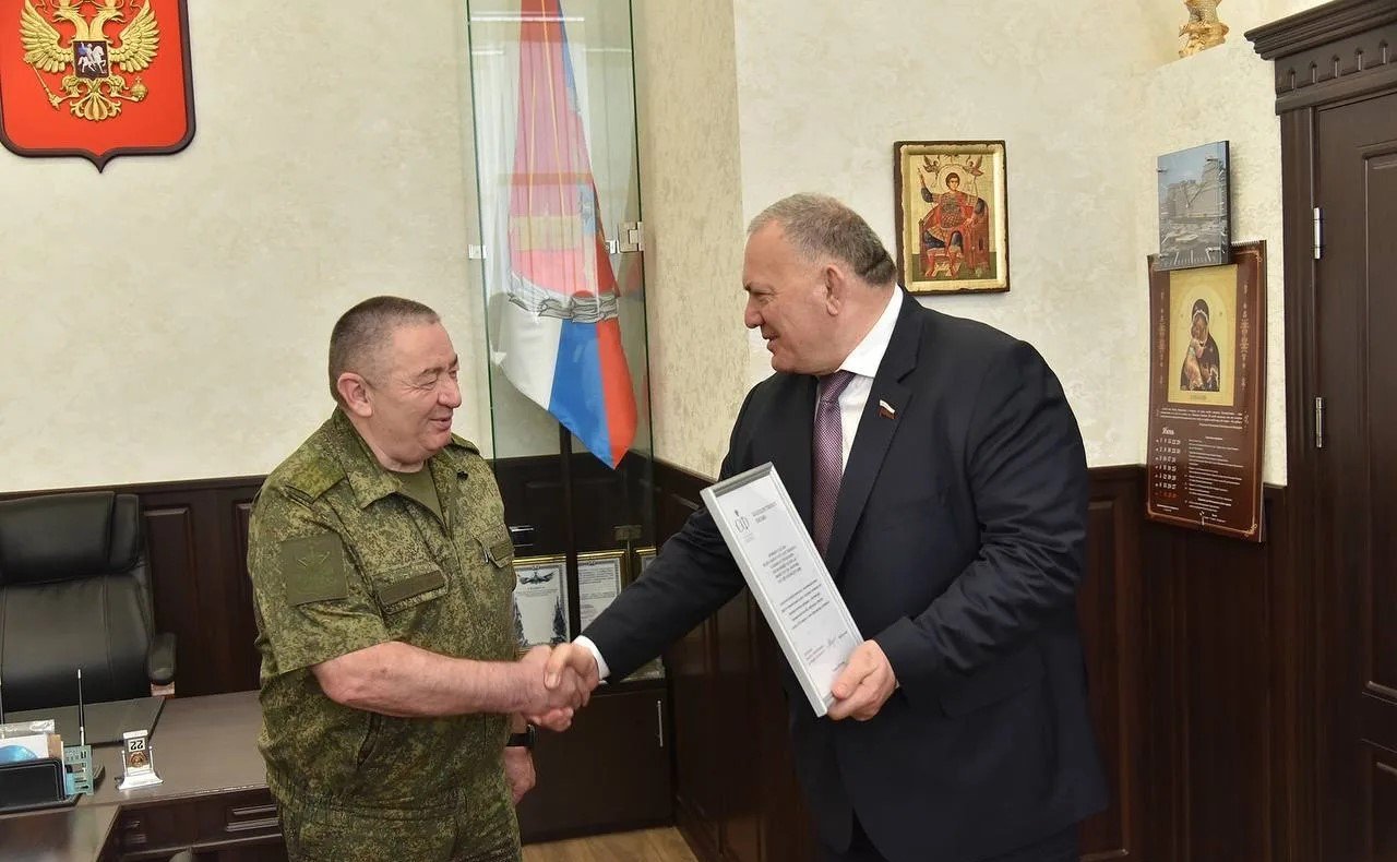 Крым Казаноков поздравил коллектив 1602-го военного клинического госпиталя с 85-летием