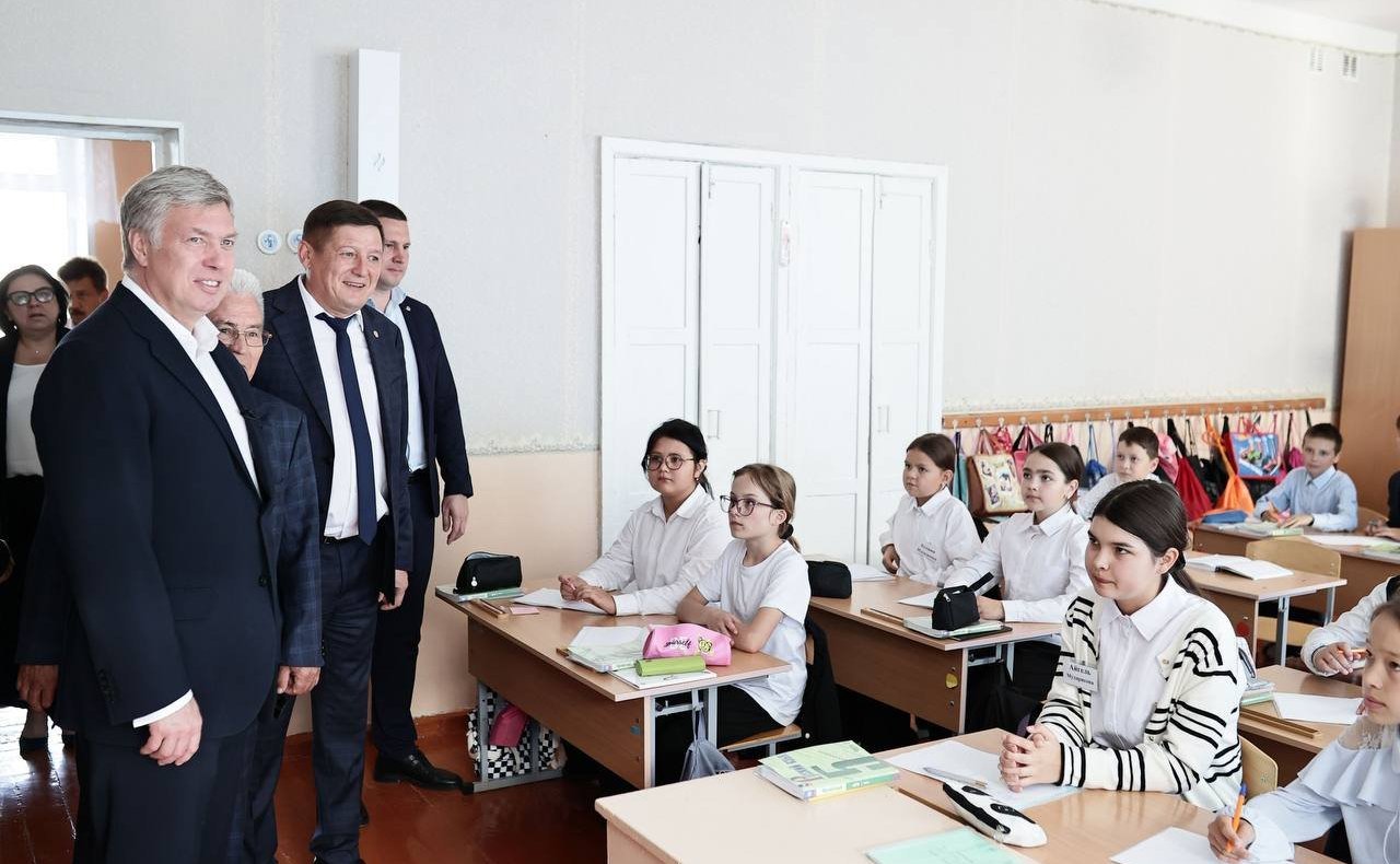 Айрат Гибатдинов вместе с губернатором Алексеем Русских посетил ряд социально значимых объектов Цильнинского района, встретился с жителями и активистами