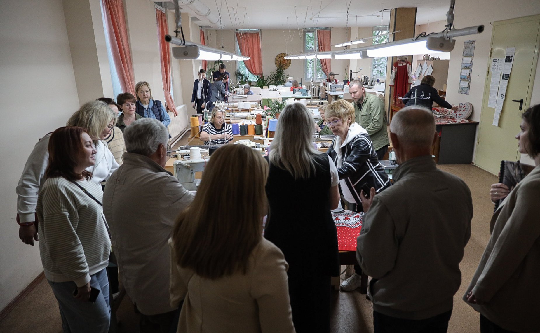 Члены Комиссии Совета Федерации по сохранению и развитию народных художественных промыслов встретились с представителями Художественного косторезного училища им.Н.Буторина и предприятия «Беломорские узоры»