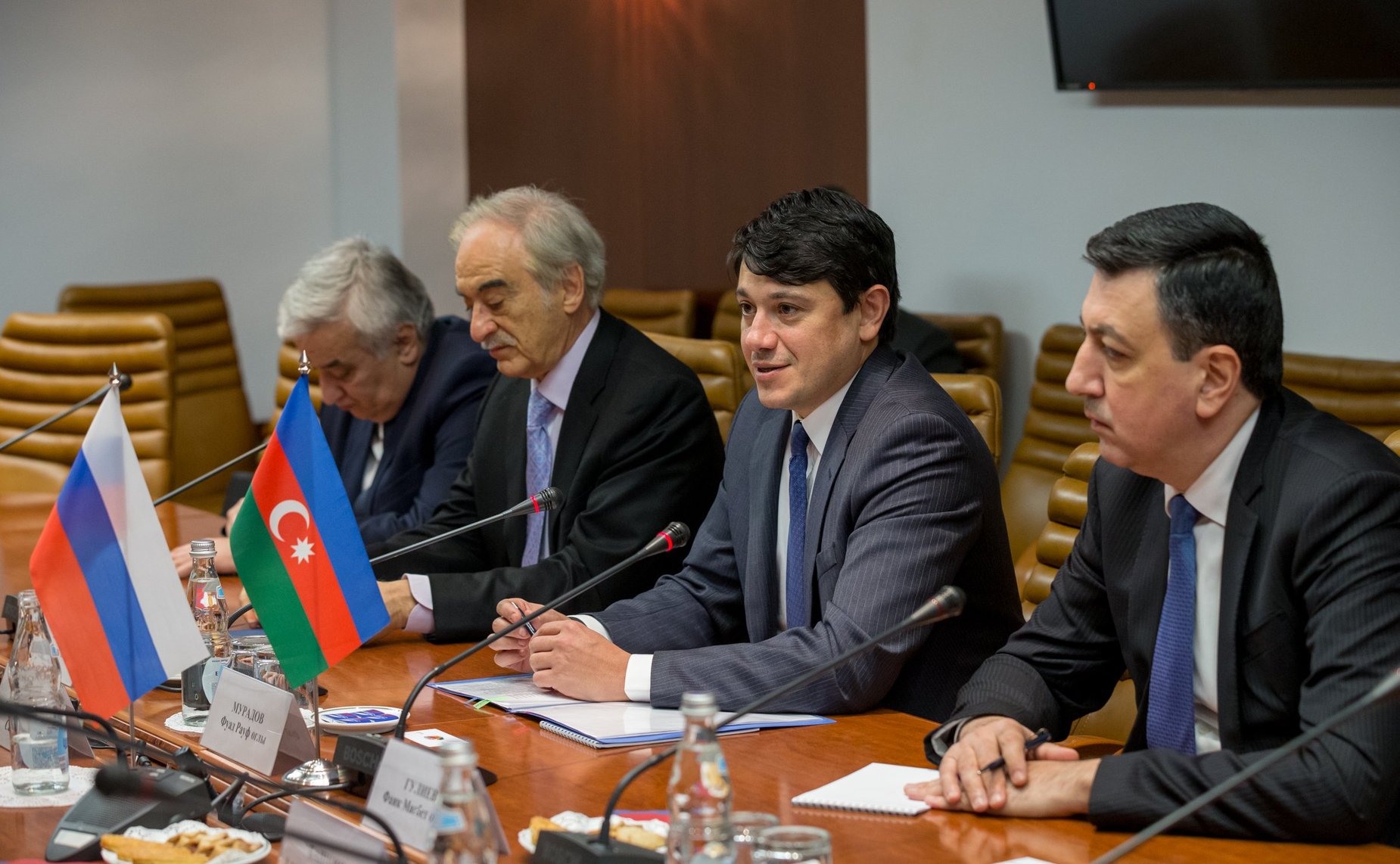 Встреча И. Умаханова с председателем Государственного комитета Азербайджанской Республики по работе с диаспорой Ф. Мурадовым