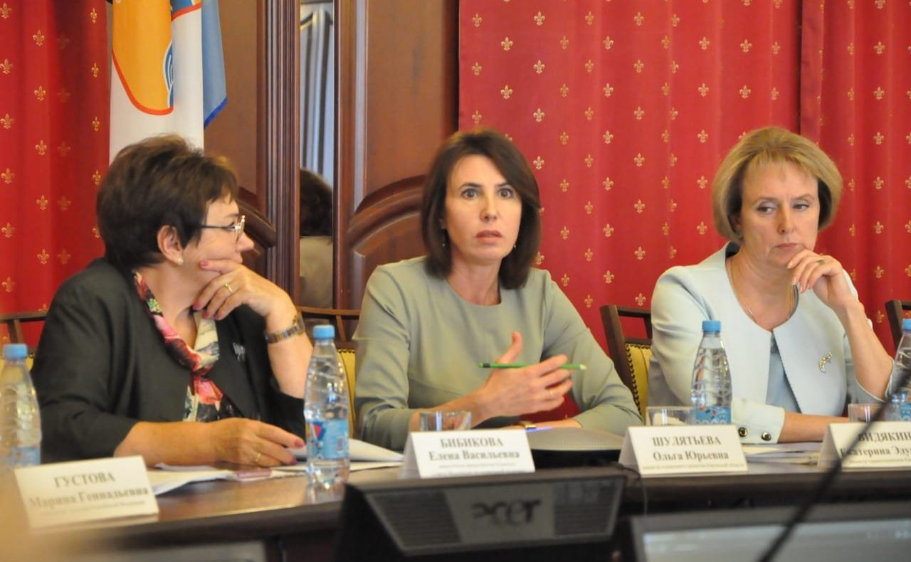 Елена Бибикова провела круглый стол о развитии в стране системы долговременного ухода за гражданами пожилого возраста и инвалидами