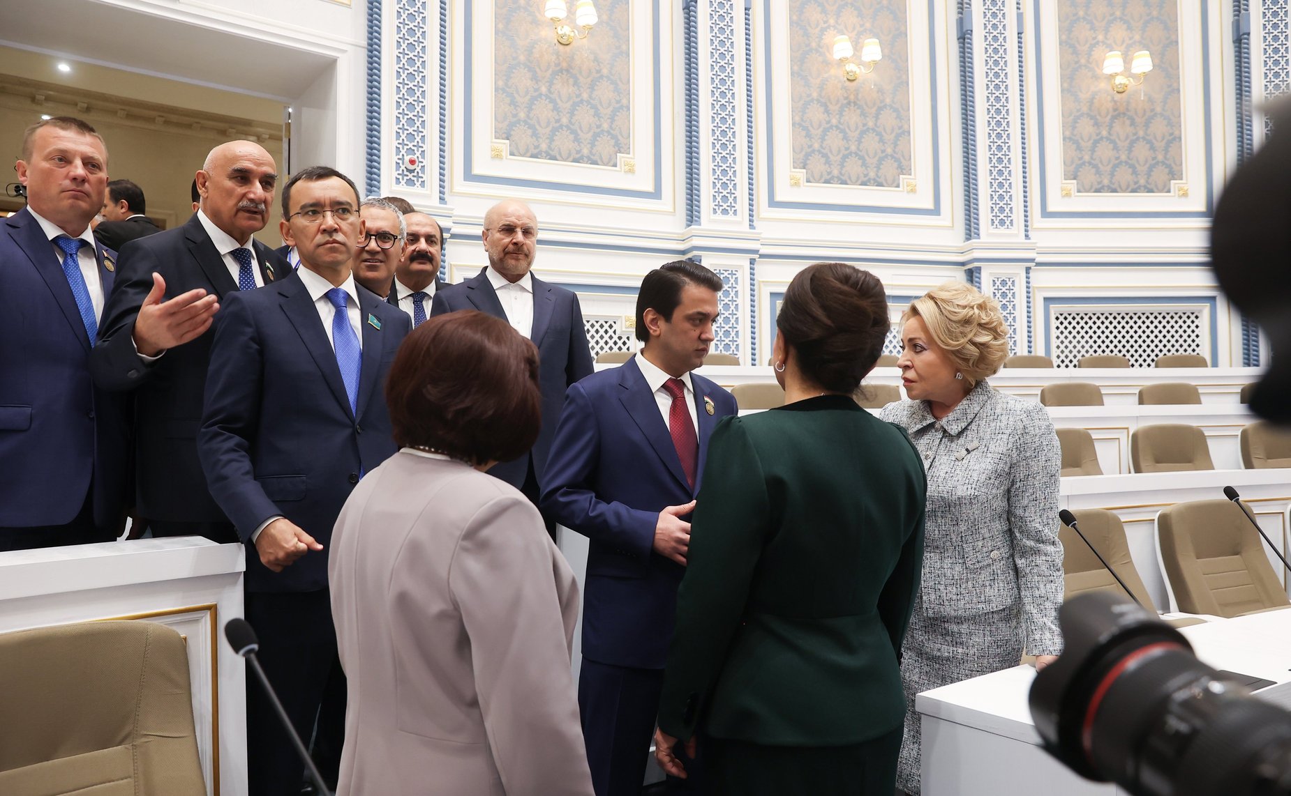 Для Председателя Совета Федерации Валентины Матвиенко была проведена экскурсия по новому зданию Парламента Республики Таджикистан