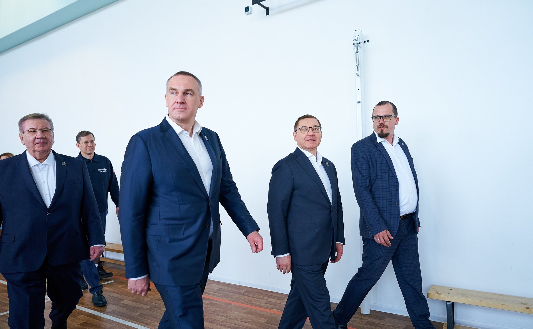 Первый заместитель Председателя СФ Владимир Якушев и губернатор Ханты-Мансийского автономного округа — Югры Руслан Кухарук посетили школу и новый корпус Югорского физико-математического IT-лицея в столице ХМАО Югре