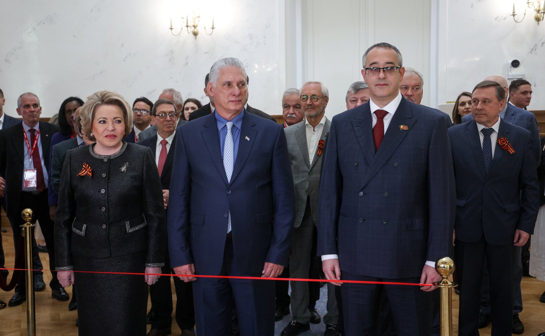 Председатель Совета Федерации Валентина Матвиенко, Президент Кубы Мигель Марио Диас-Канель и Председатель Московской городской Думы Алексей Шапошников открыли фотовыставку, посвящённую 65-летию восстановления российско-кубинских дипломатических отношений