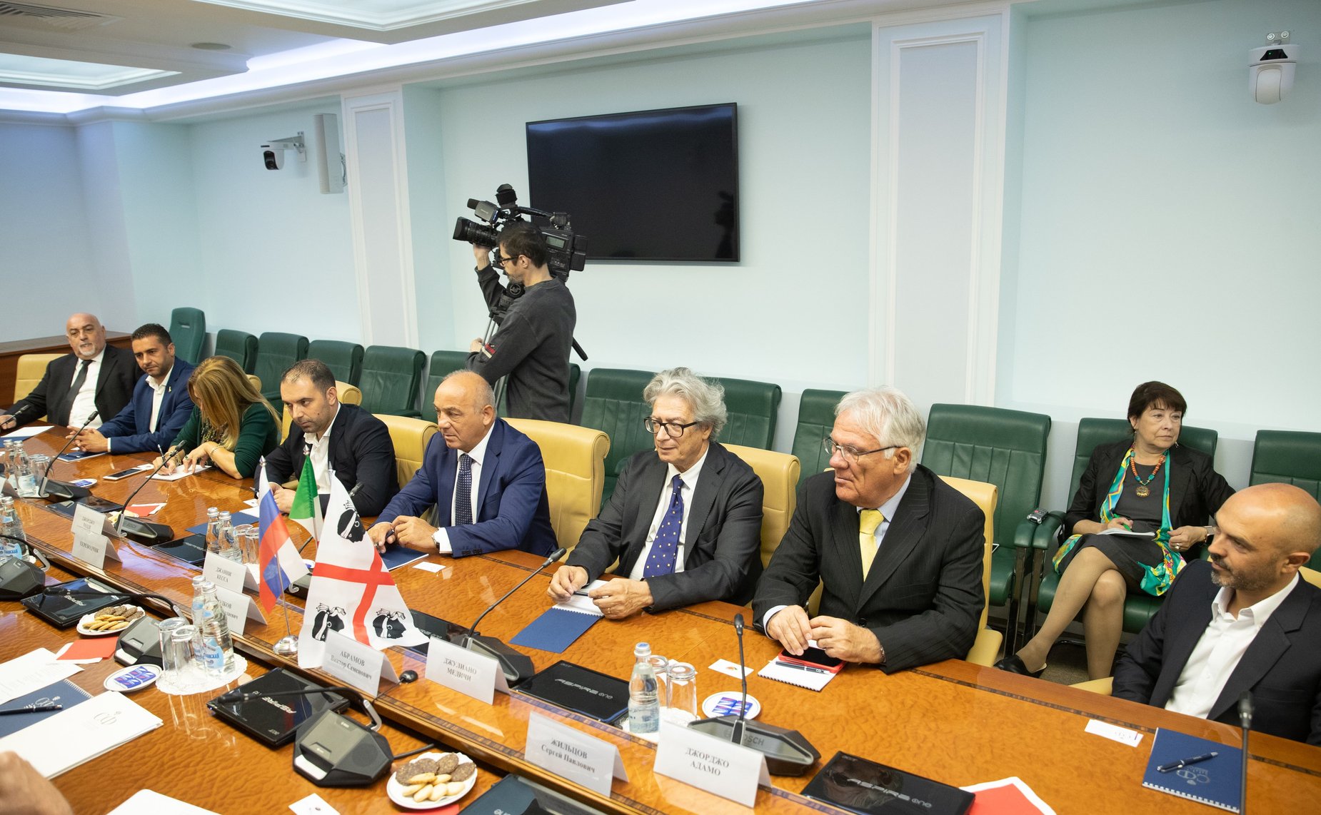 Встреча Юрия Волкова с министром туризма и торговли, представителем президента Сардинии (Итальянская Республика) Джанни Кессой