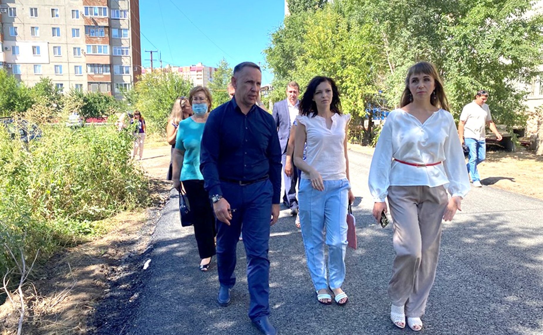 Олег Алексеев вместе с представителями общественности и органов региональной и муниципальной власти осмотрел новые дома в поселке Геофизик