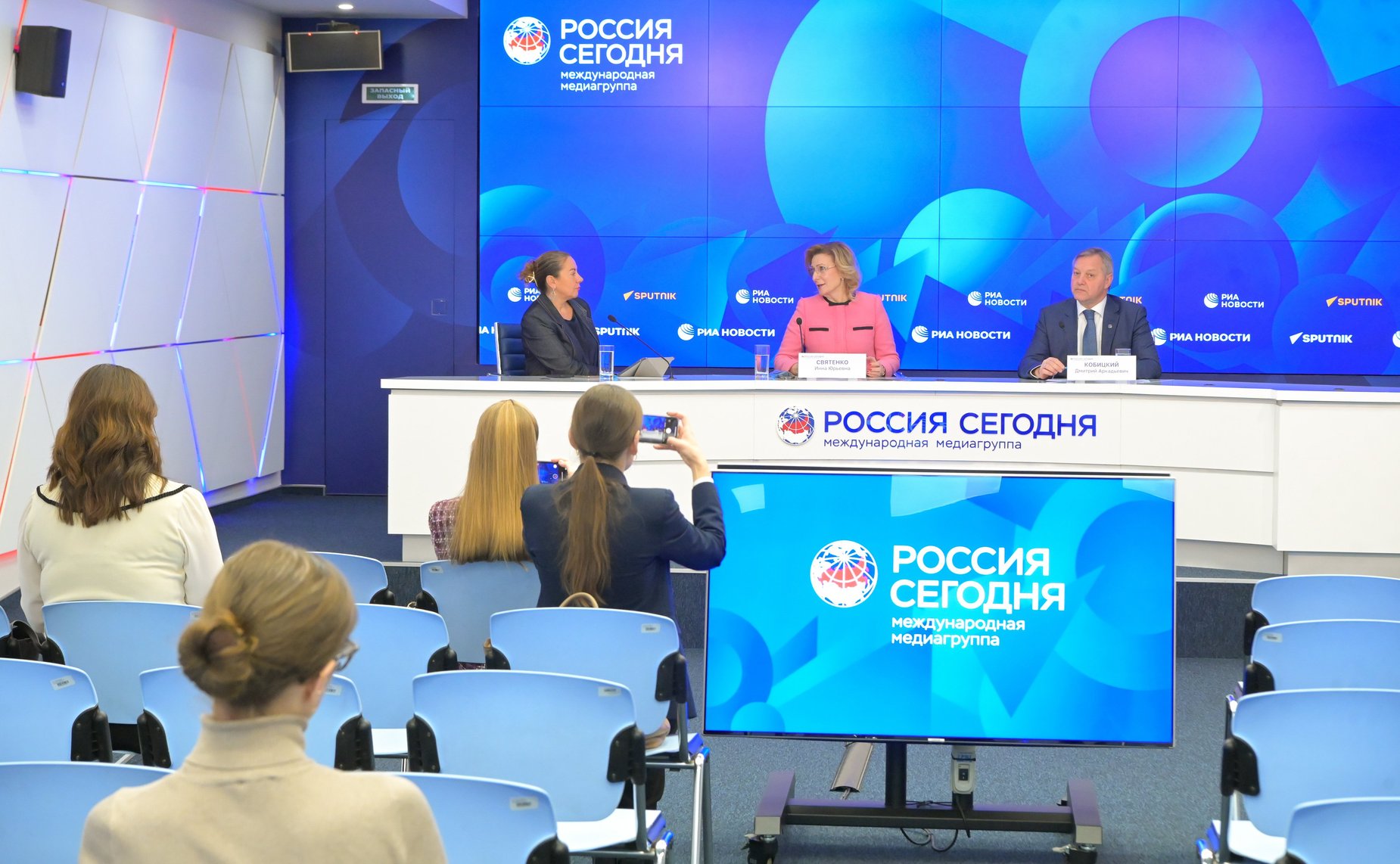 Пресс-конференция о законодательной поддержке российской легкой промышленности и развитии креативных (творческих) индустрий