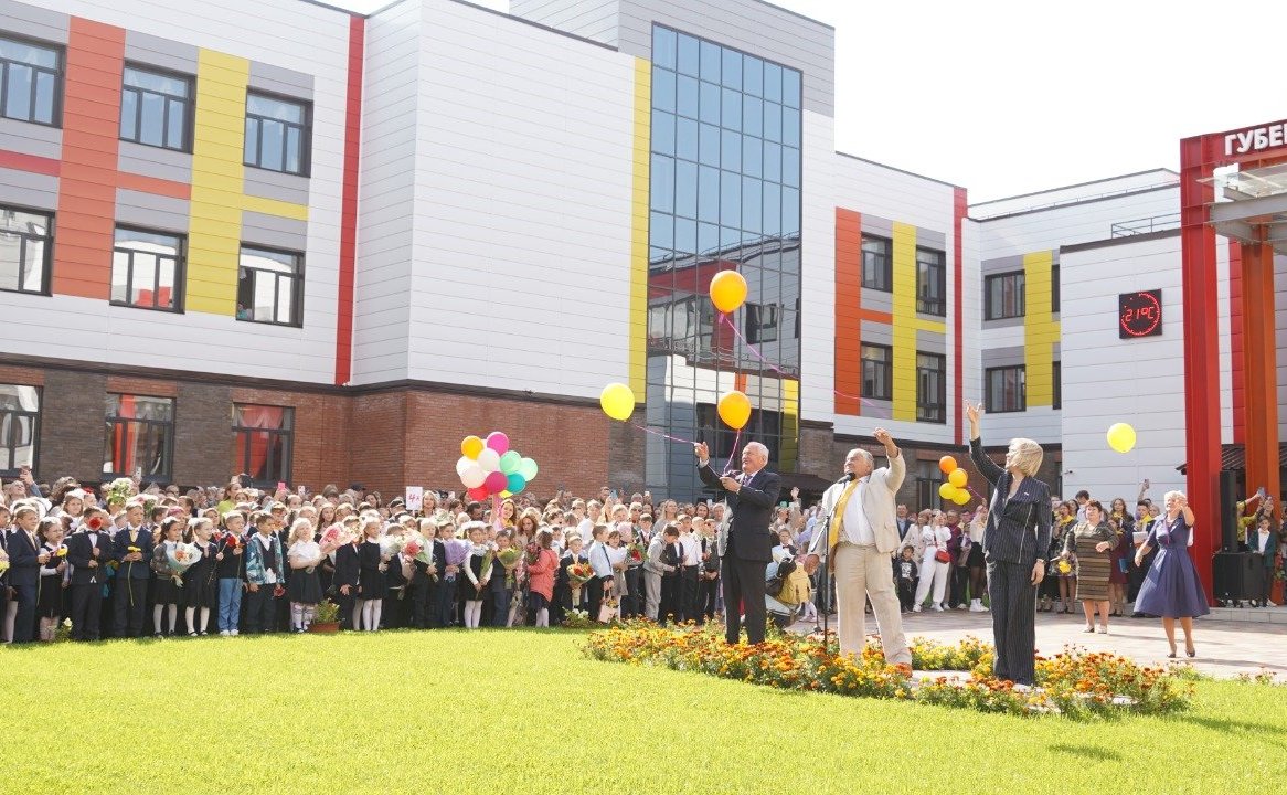 Виктор Кресс в День знаний принял участие в торжественной линейке Губернаторского Светленского лицея г. Томска