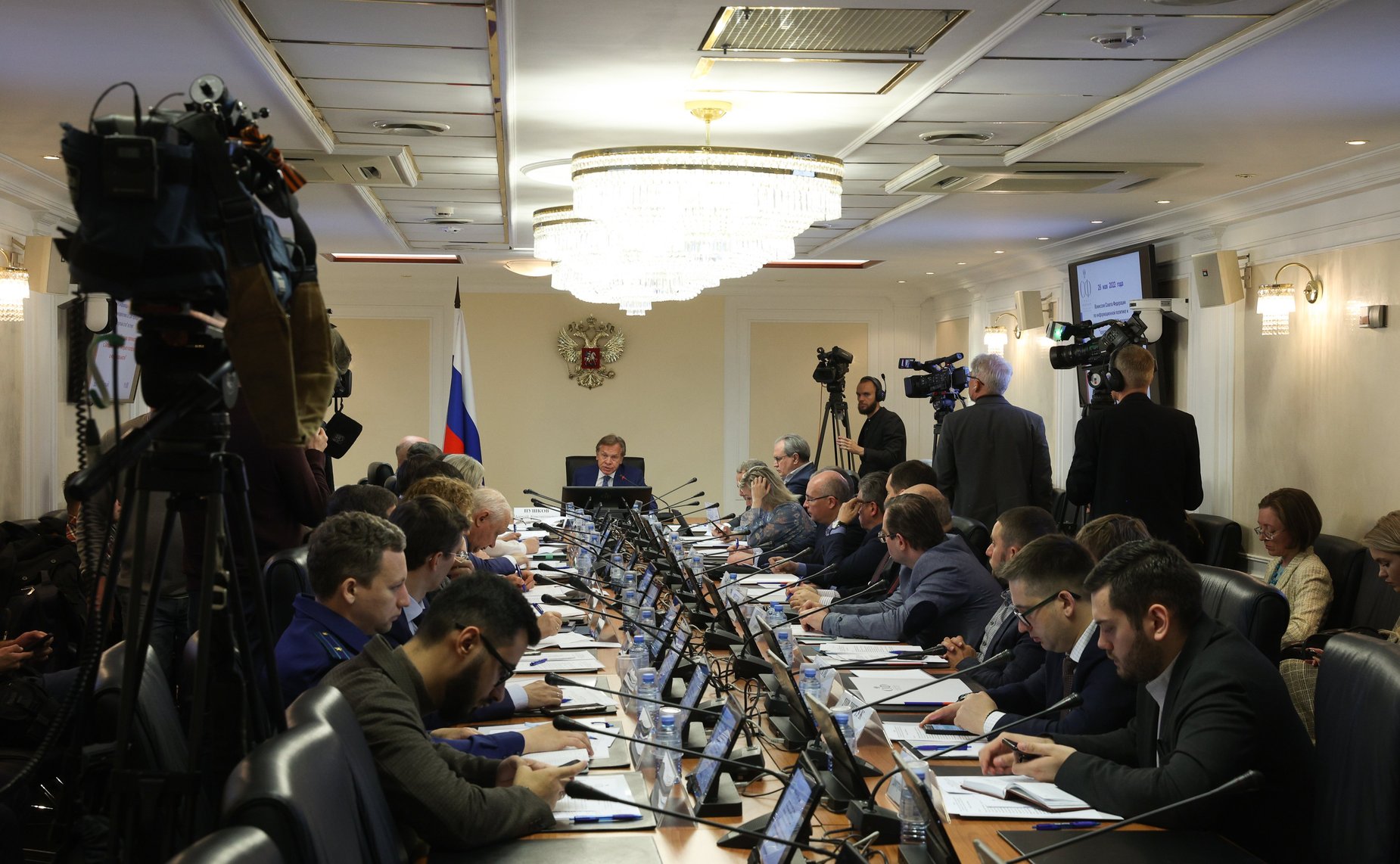 «Круглый стол» Комитета СФ по конституционному законодательству и государственному строительству совместно с Временной Комиссией СФ по информационной политике и взаимодействию со СМИ