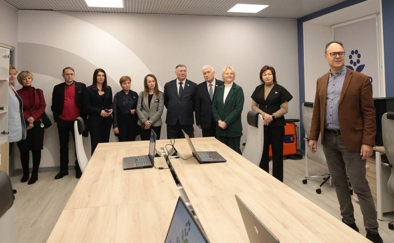 Лариса Круглова приняла участие в заседании комитета по образованию и науке Мурманской областной думы