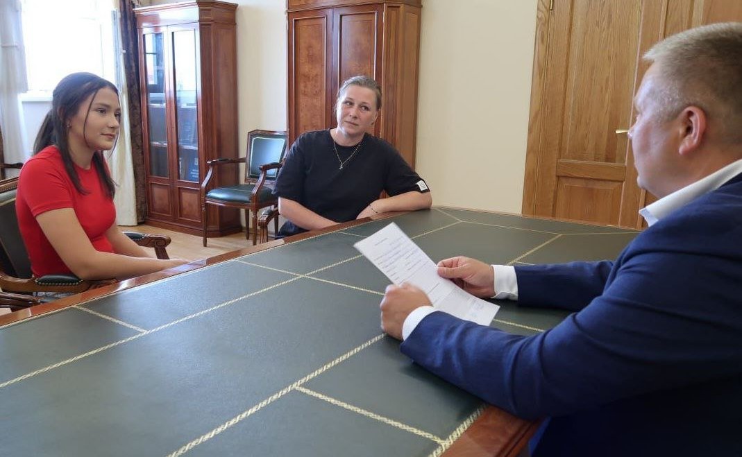 Денис Гусев провёл встречу c руководителем некоммерческой организации дополнительного образования «Друзья Заполярья»