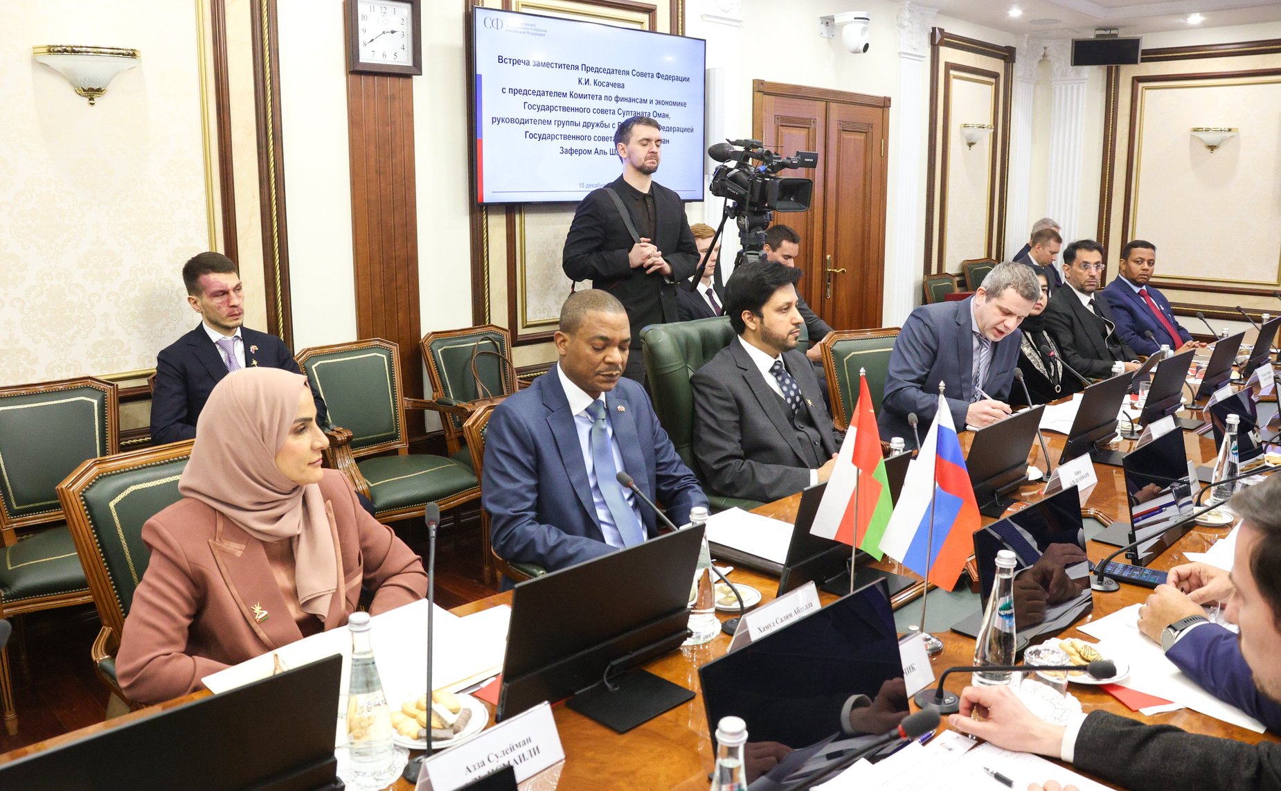 Встреча заместителя Председателя СФ Константина Косачева с руководителем группы по сотрудничеству с Российской Федерации, председателем Комитета по экономике и финансам Государственного совета Султаната Оман Зафером Аль Шанфари
