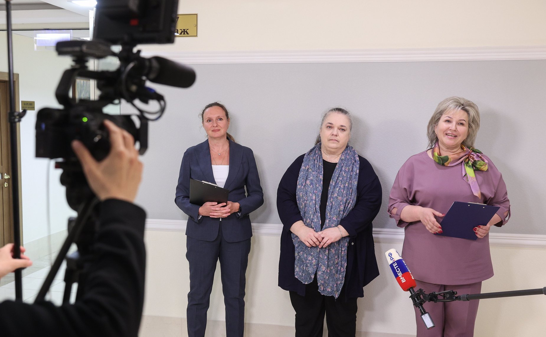 В Совете Федерацию открылась выставка картин «Сказки русского леса»