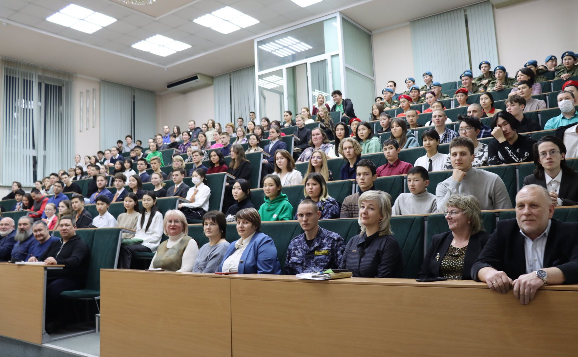 Встреча выпускников лицеев № 1 и 6 Усть-Коксинской школы Горного Алтая с Героями России