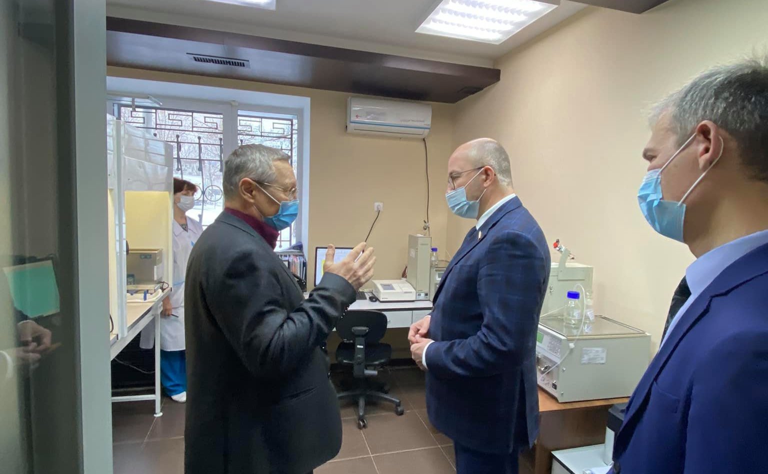 Олег Цепкин в рамках работы в регионе посетил областной Центр экологического мониторинга, а также стационарные и мобильные посты контроля атмосферного воздуха