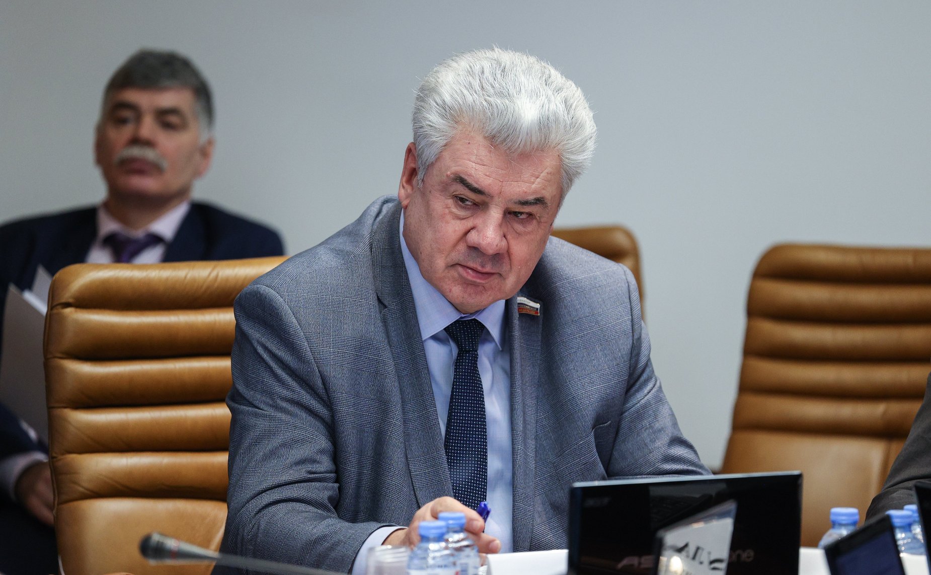 Виктор Бондарев