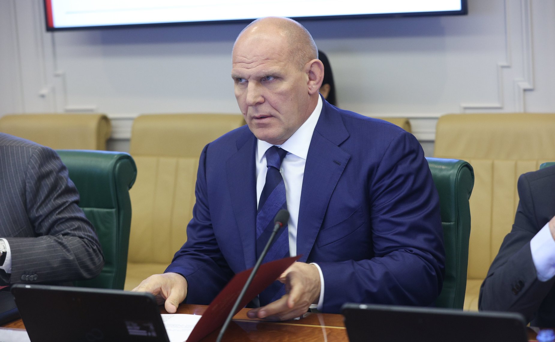 Александр Карелин