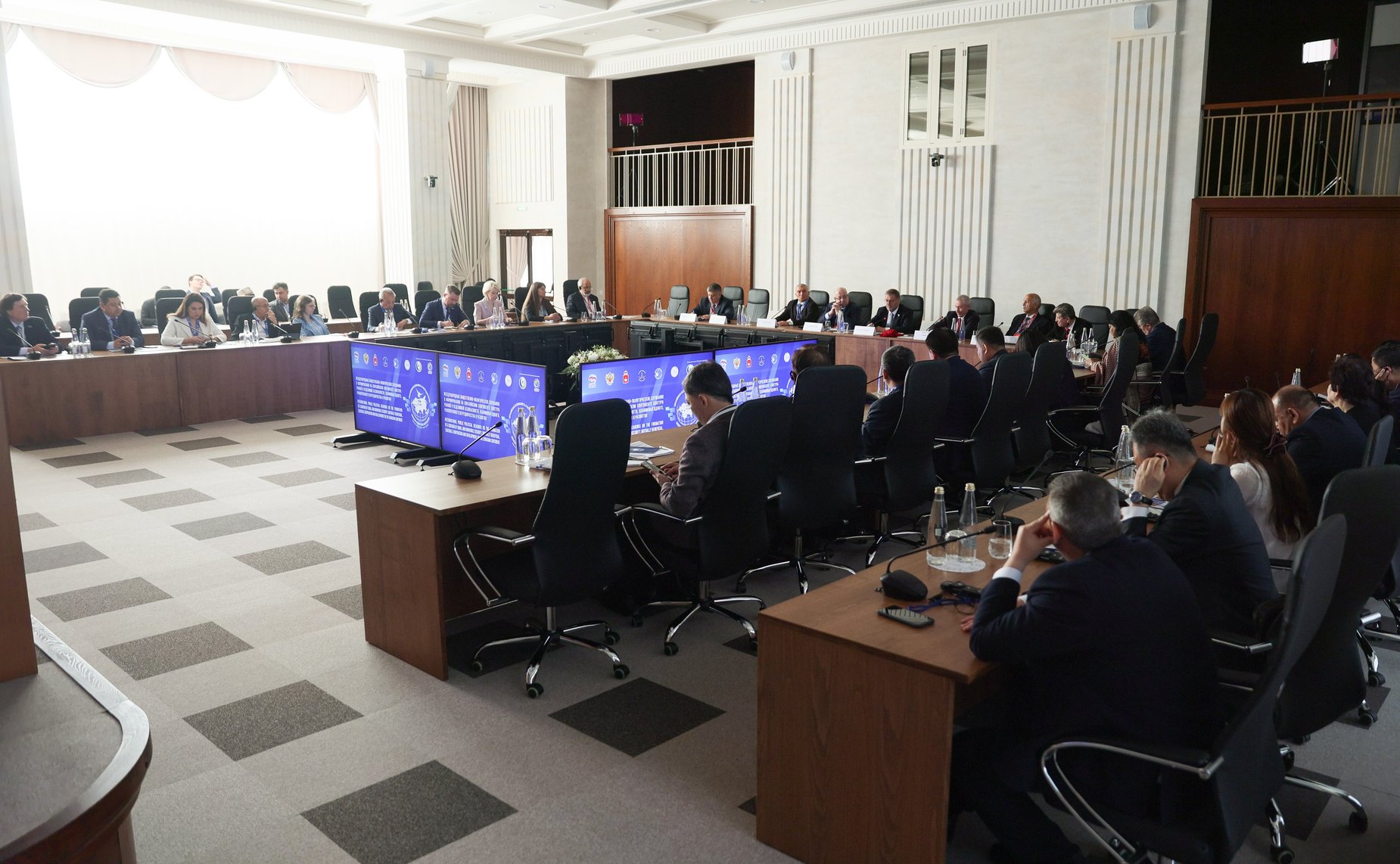 Сенаторы РФ приняли участие в секционном заседании №1 «Политико-правовые аспекты евразийской безопасности»