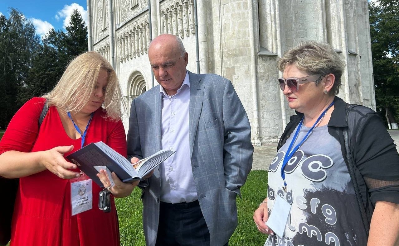 Андрей Шохин в ходе поездки в регион встретился с участниками XXII Межнационального пленэра юных художников «Земля любви, земля надежды»