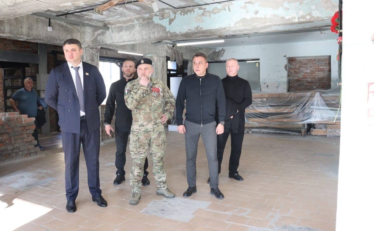 Айрат Гибатдинов вместе с бойцами разведывательно-штурмовой бригады «Ветераны» почтили память жертв трагедии в Беслане и возложили цветы к мемориалу