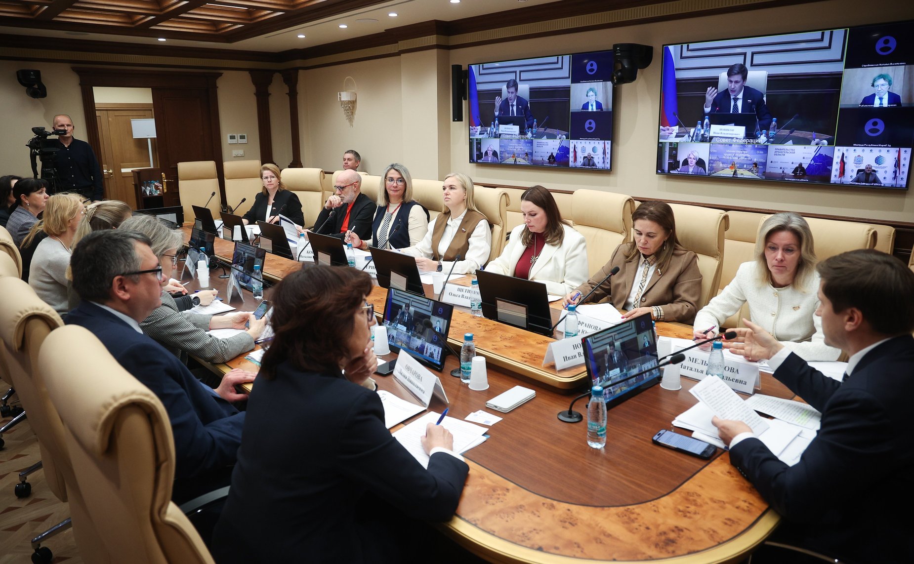 Круглый стол Комитета Совета Федерации по социальной политике «Профессиональное долголетие: востребованность старшего поколения на рынке труда»