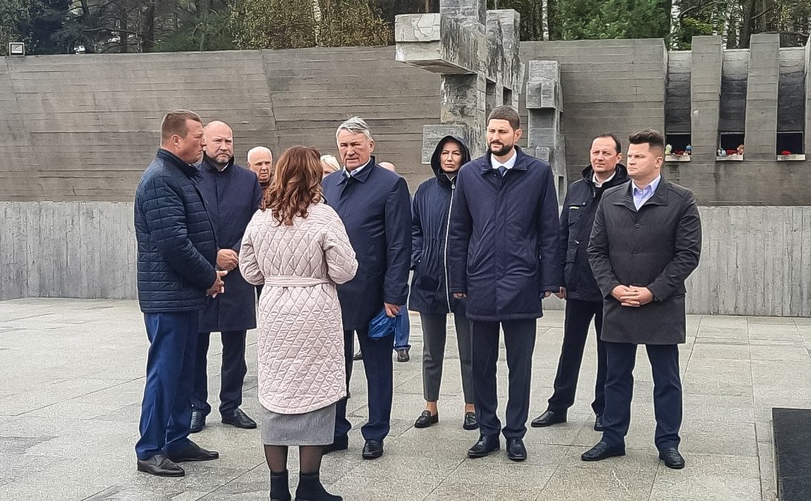 Сенаторы РФ посетили Мемориальный комплекс «Хатынь»