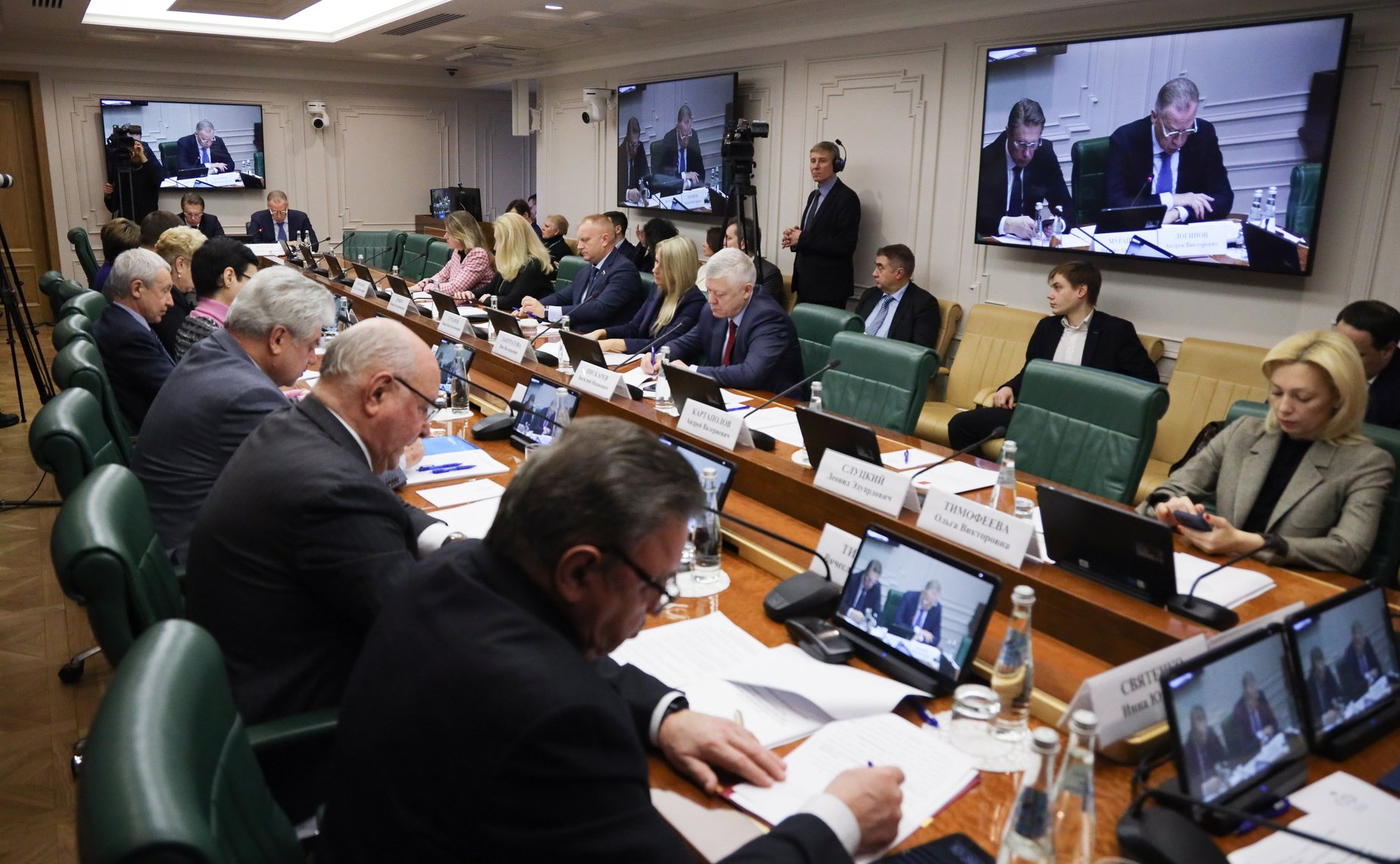 Заседание парламентской комиссии по расследованию преступных действий в отношении несовершеннолетних со стороны киевского режима