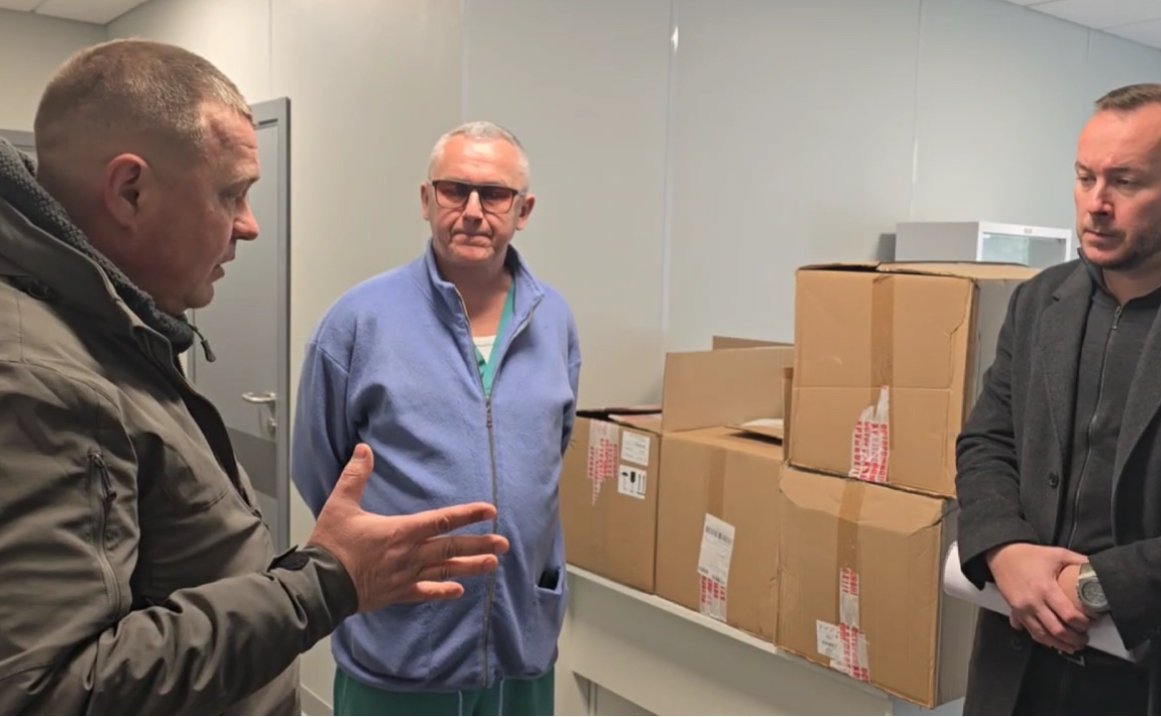 Игорь Кастюкевич посетил Скадовскую центральную районную больницу и передал расходные материалы для лечения пациентов с травмами