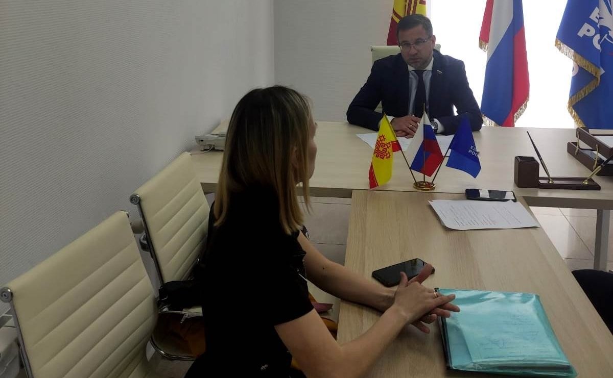 Николай Владимиров провел прием граждан в Чебоксарах