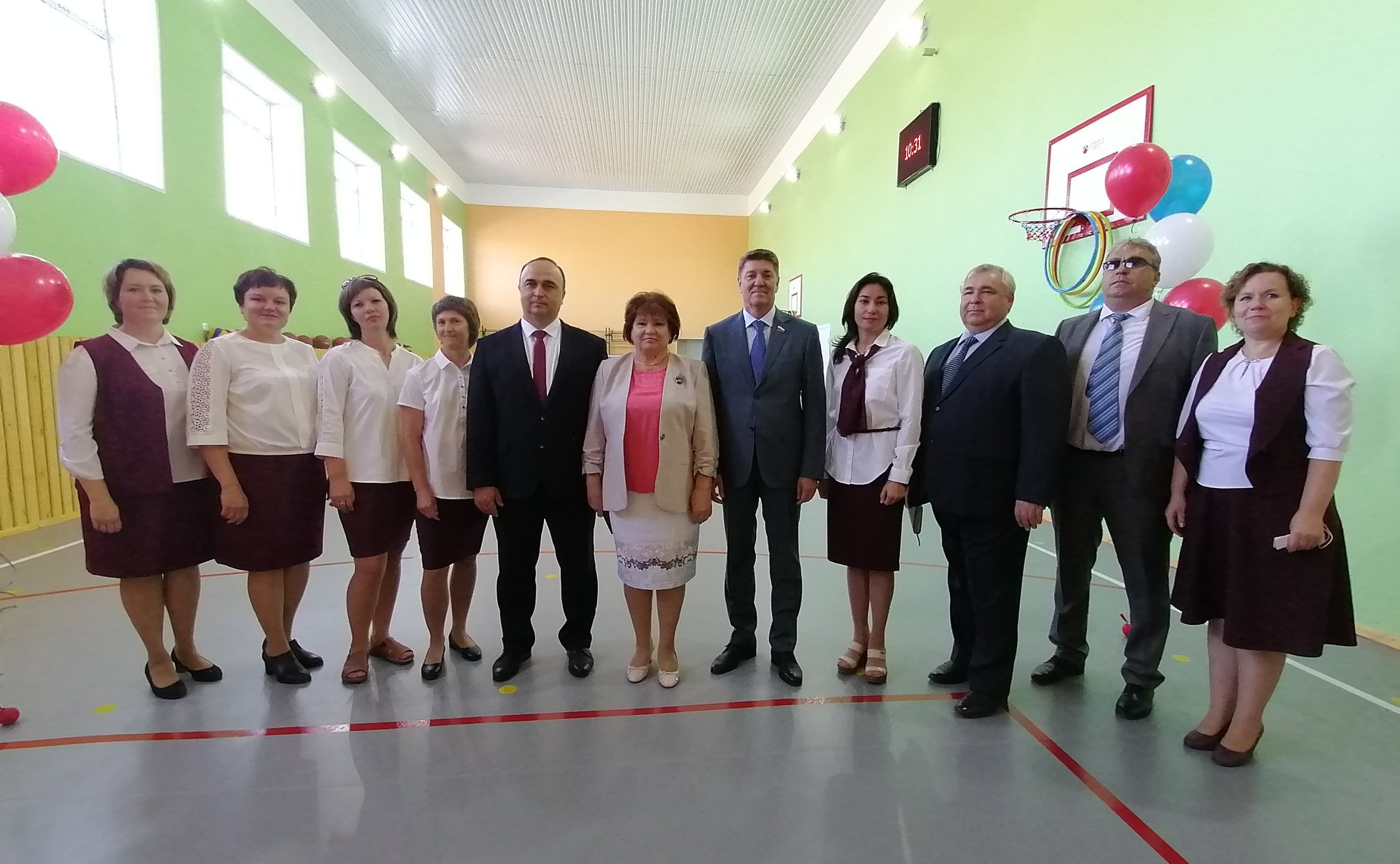 Андрей Шевченко в День знаний посетил одну их школ в Октябрьском районе Оренбургской области