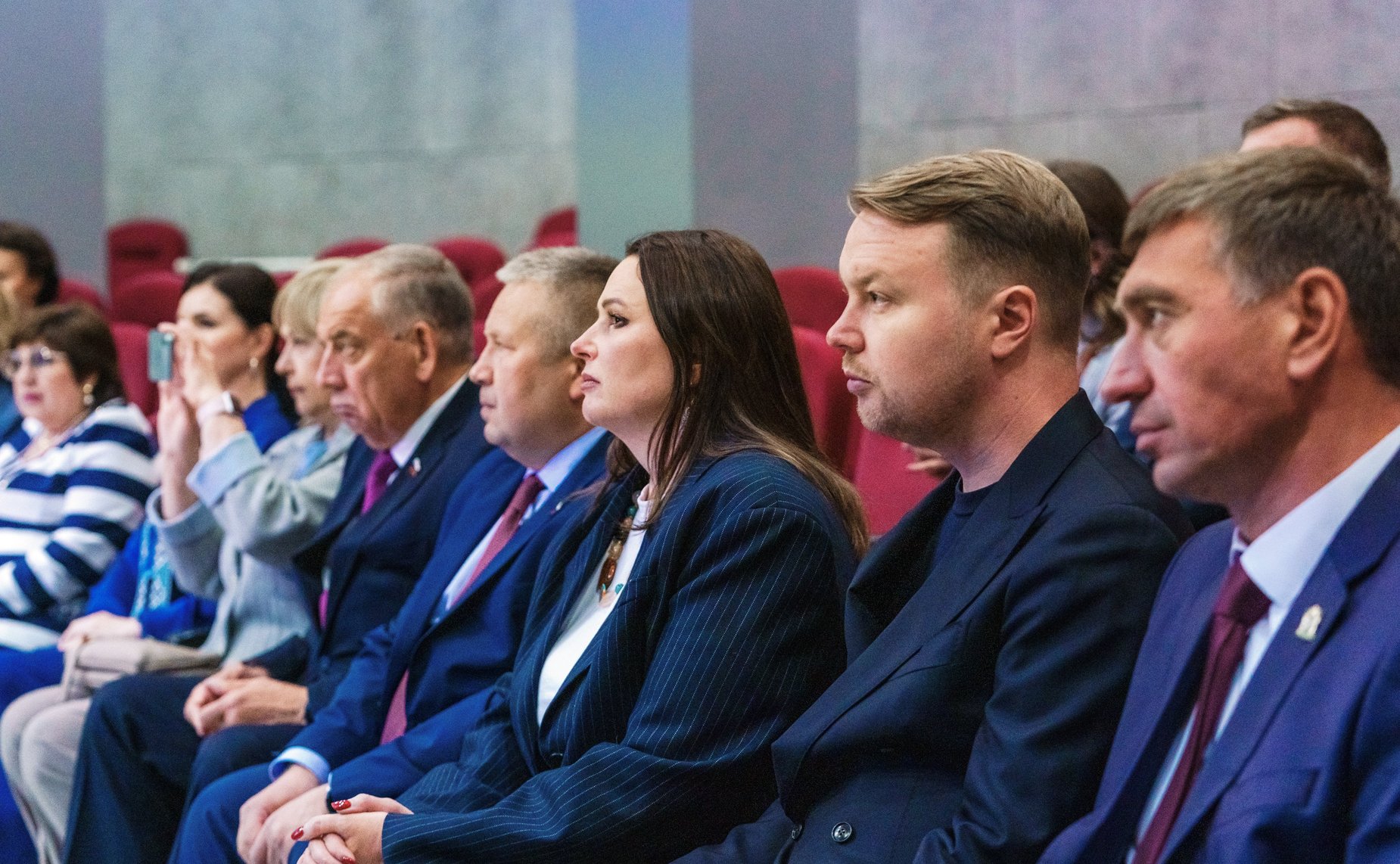 Сенаторы посетили Школу креативных индустрий на базе Окружного Дома народного творчества и Центр народных художественных промыслов и ремесел